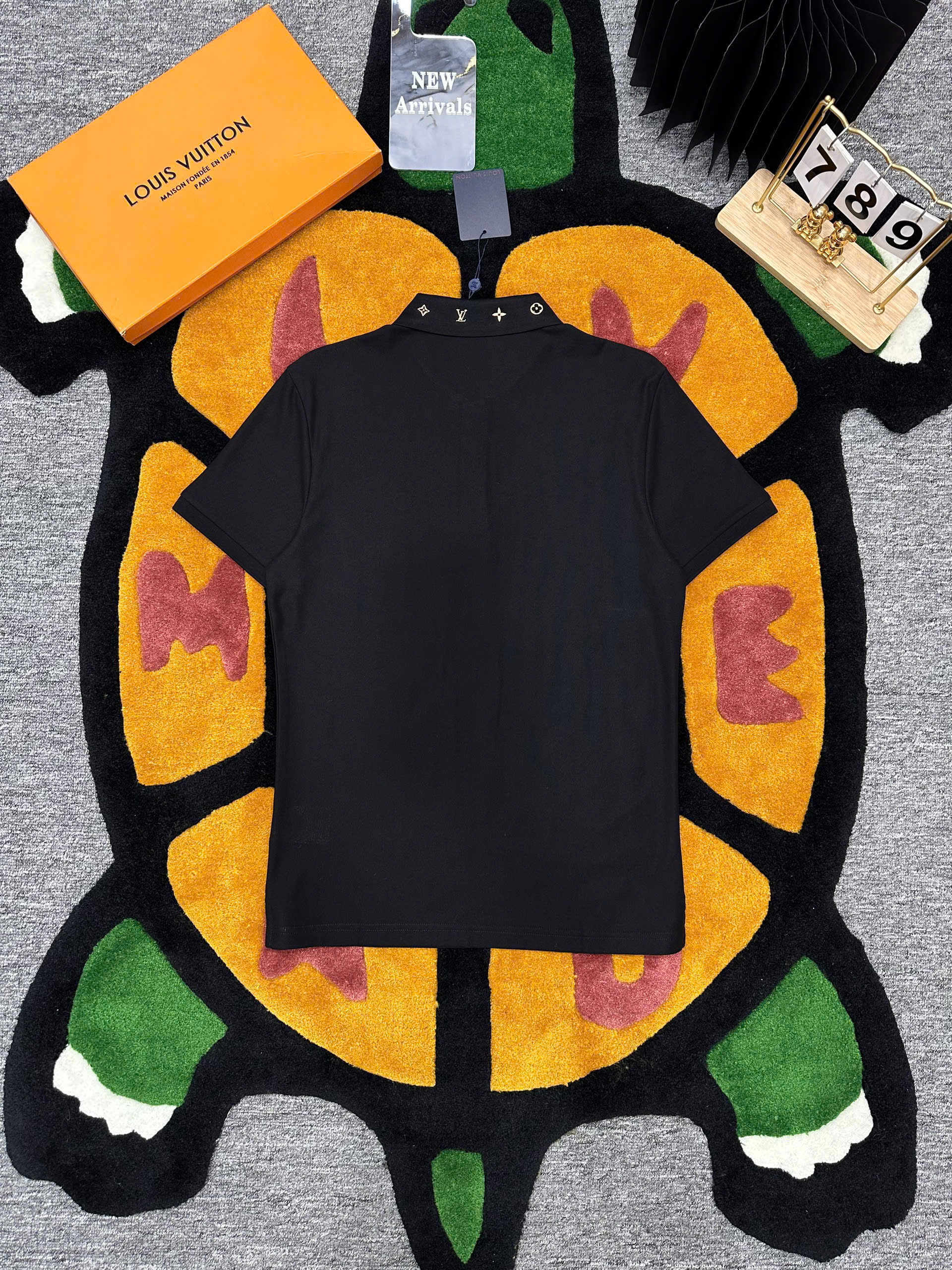Áo polo Louis Vuitton LV logo hoa vân thêu cổ ngực Like Auth 1-1 on web MK