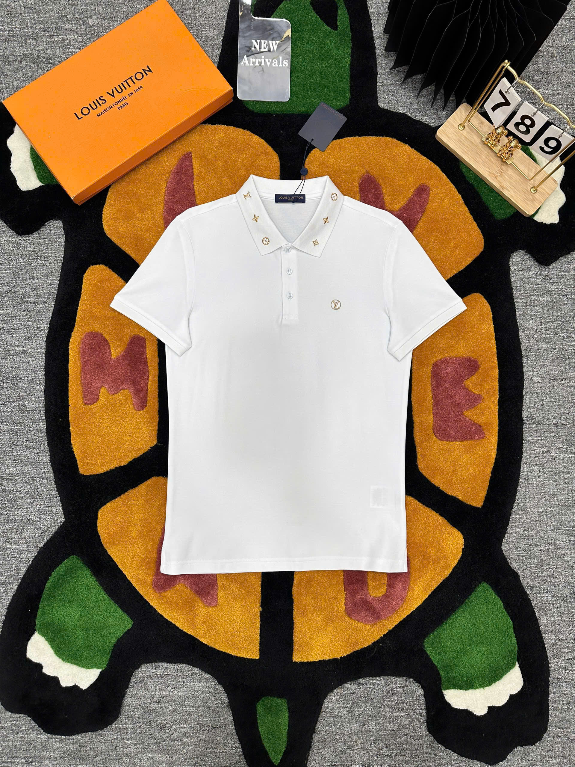 Áo polo Louis Vuitton LV logo hoa vân thêu cổ ngực Like Auth 1-1 on web MK