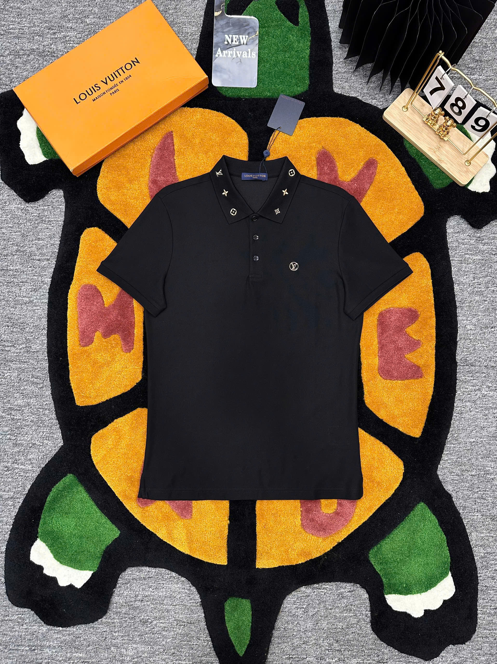 Áo polo Louis Vuitton LV logo hoa vân thêu cổ ngực Like Auth 1-1 on web MK