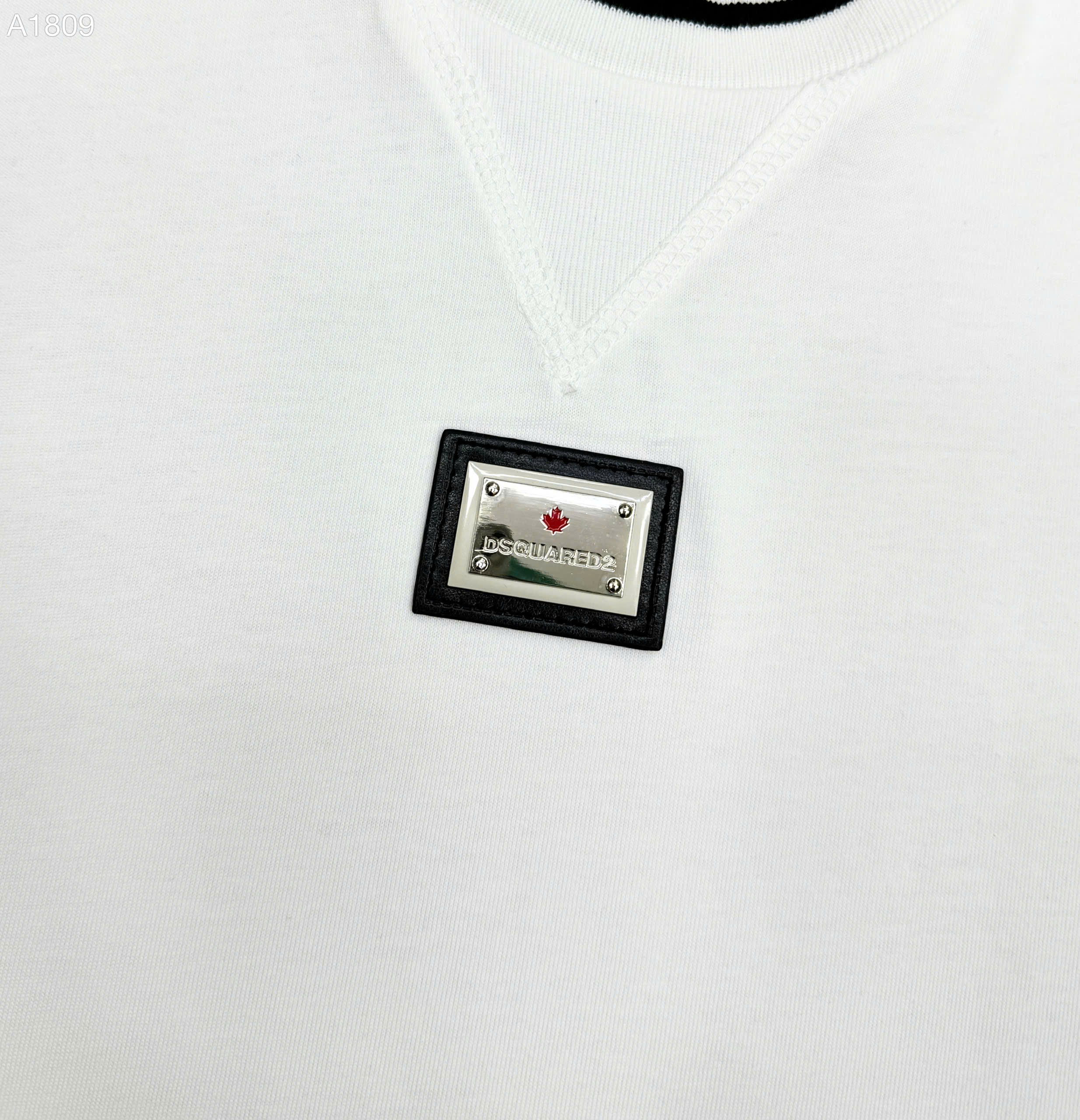 Áo phông T-shirt Dsquared2 DSQ2 logo tag vuông thêu cổ kẻ sọc viền cổ tay Like Auth on web MK