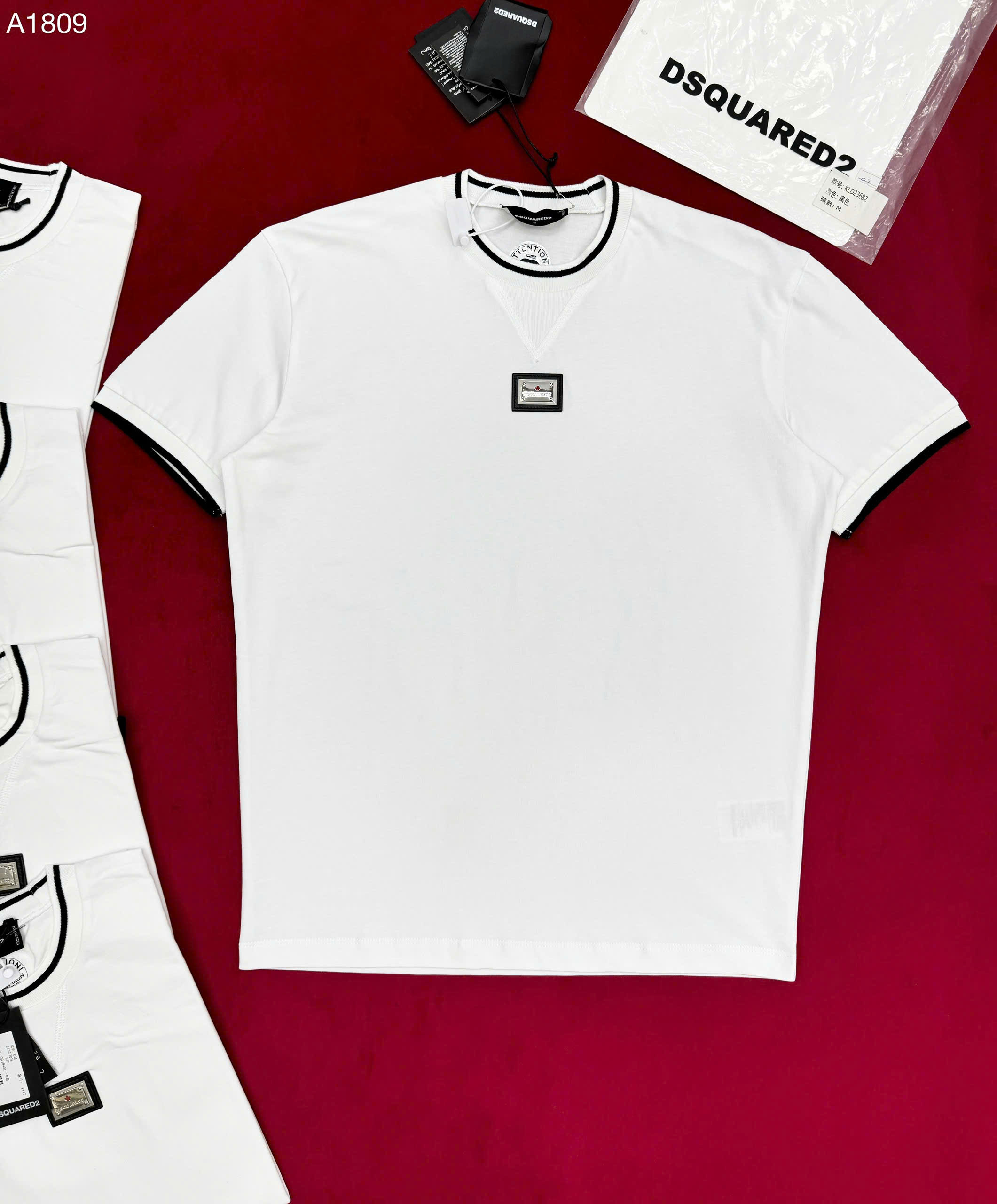 Áo phông T-shirt Dsquared2 DSQ2 logo tag vuông thêu cổ kẻ sọc viền cổ tay Like Auth on web MK