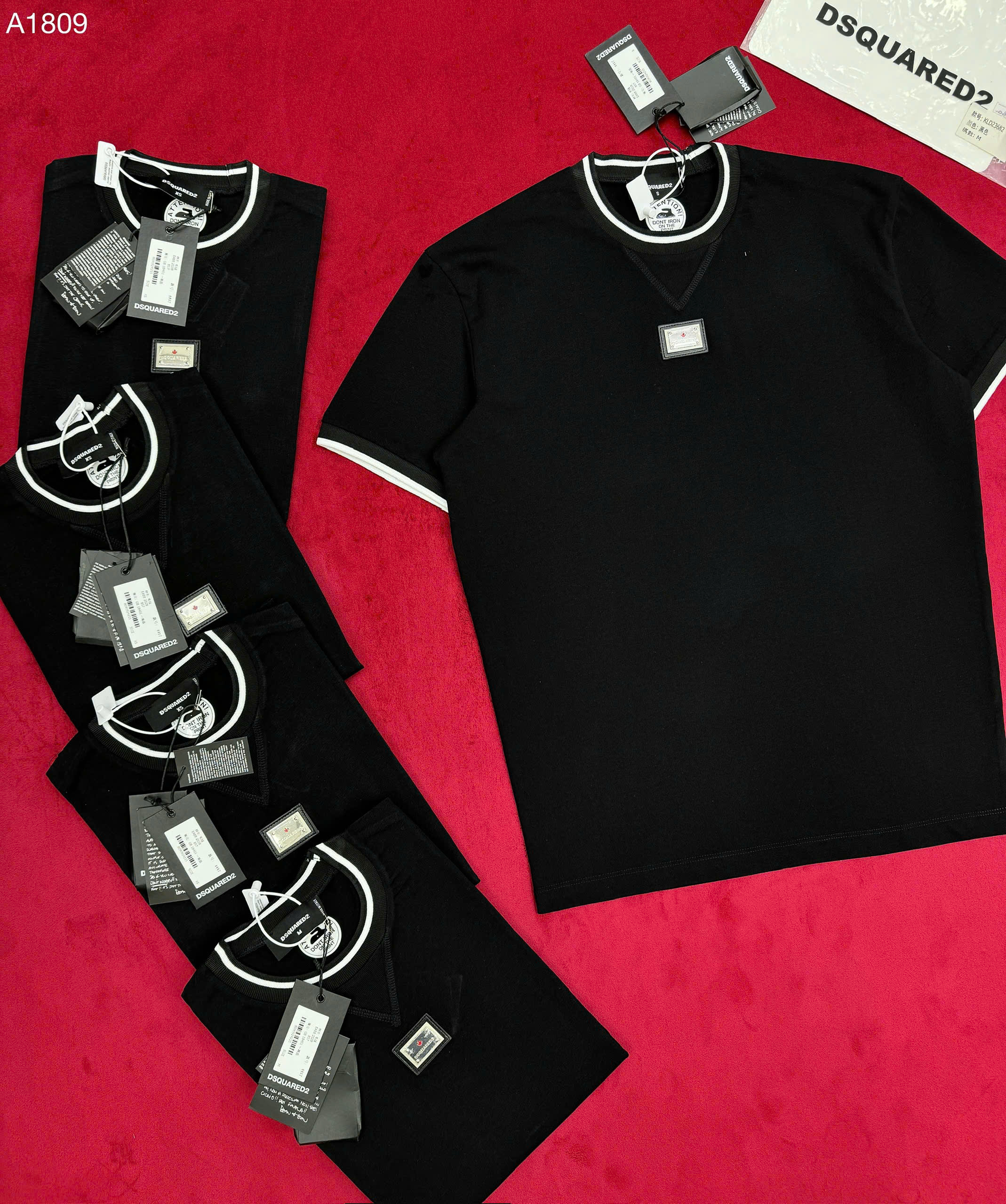 Áo phông T-shirt Dsquared2 DSQ2 logo tag vuông thêu cổ kẻ sọc viền cổ tay Like Auth on web MK