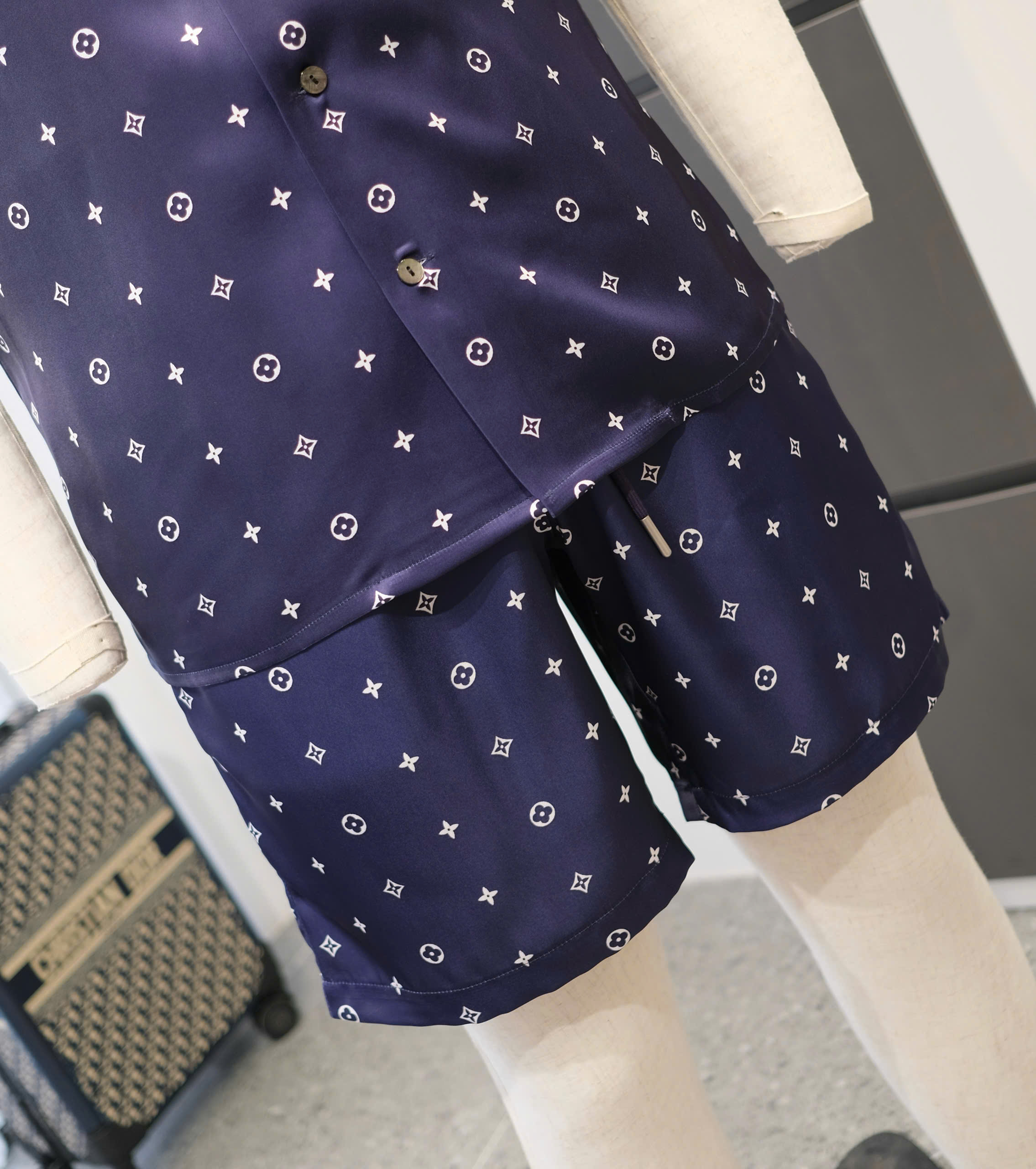 Bộ, Set hè lụa Louis Vuitton LV Xanh than họa tiết hoa vân full Like Auth on web DDT