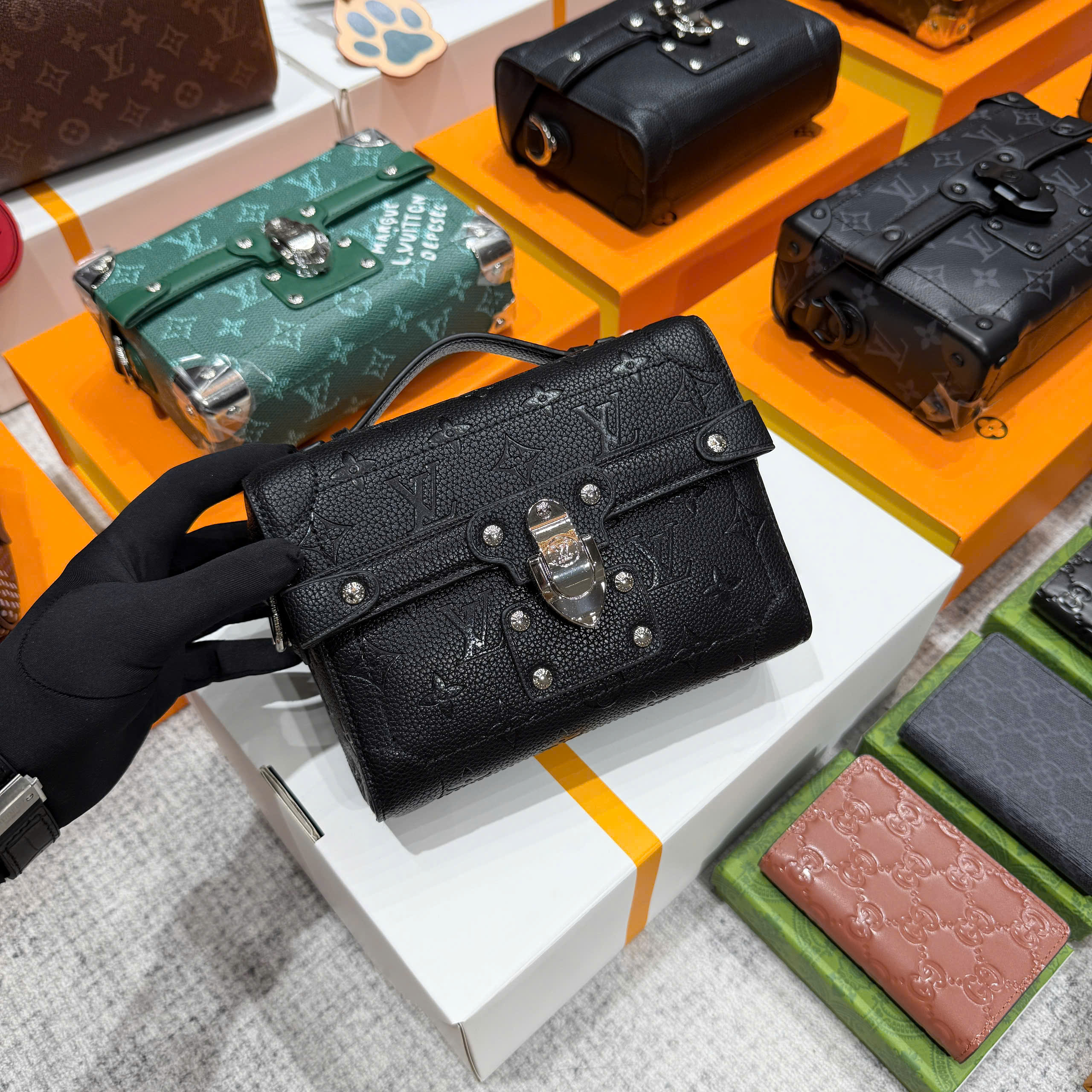 Túi vuông đeo chéo Louis Vuitton LV họa tiết viền sắt các mẫu size 19x15x7cm LA on web fullbox bill thẻ PLD