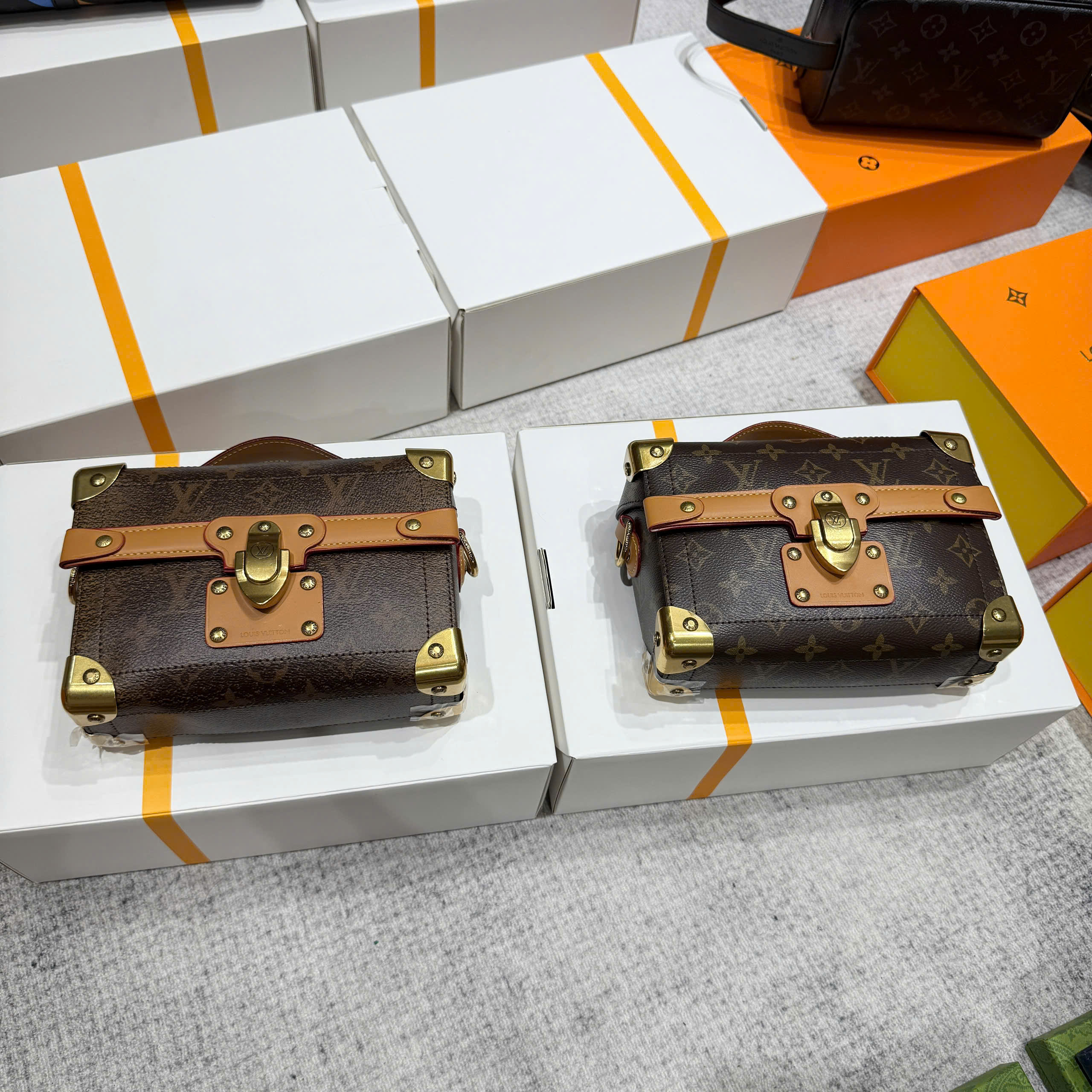 Túi vuông đeo chéo Louis Vuitton LV họa tiết viền sắt các mẫu size 19x15x7cm LA on web fullbox bill thẻ PLD