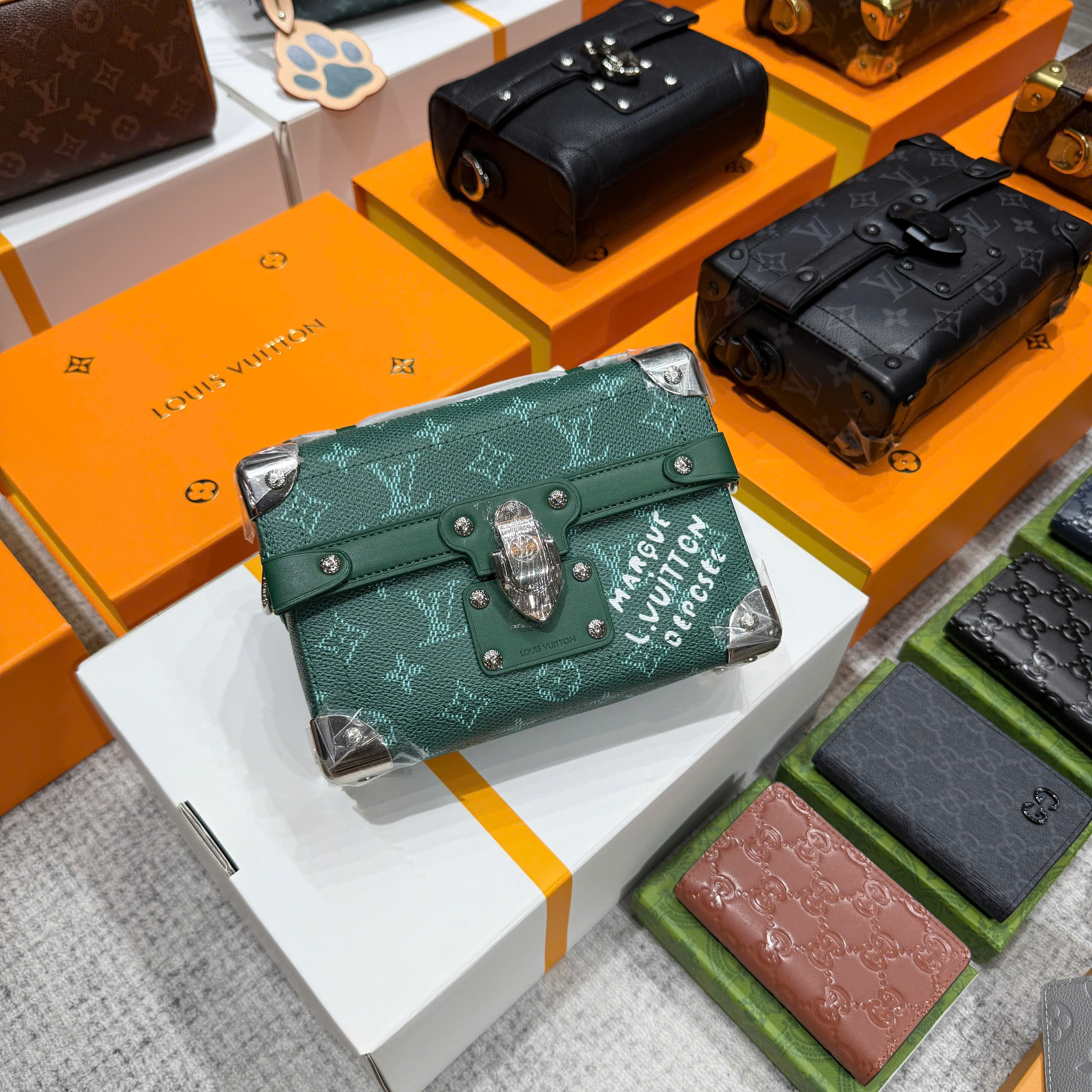 Túi vuông đeo chéo Louis Vuitton LV họa tiết viền sắt các mẫu size 19x15x7cm LA on web fullbox bill thẻ PLD