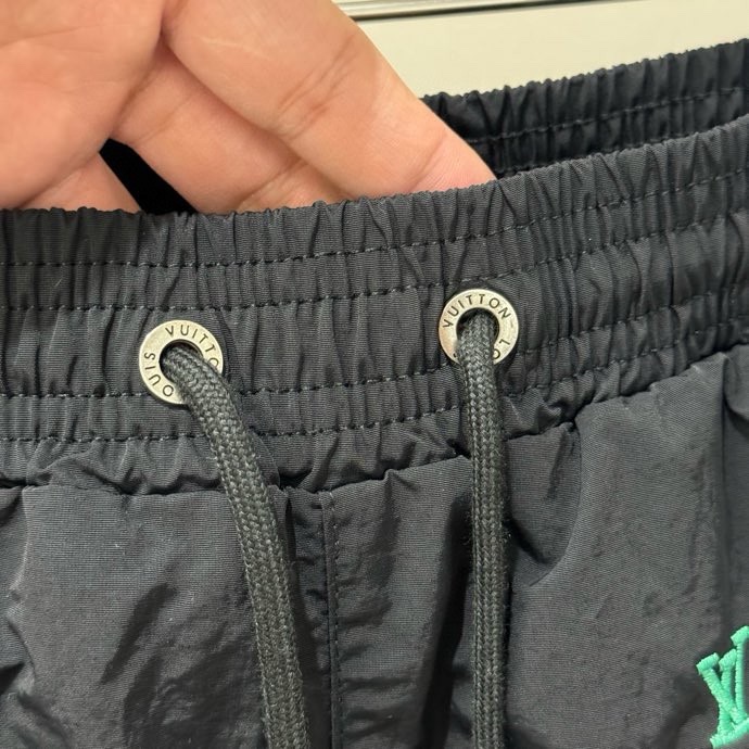 Quần short gió Louis Vuitton LV Đen họa tiết logo màu Like Auth 1-1 on web VTN