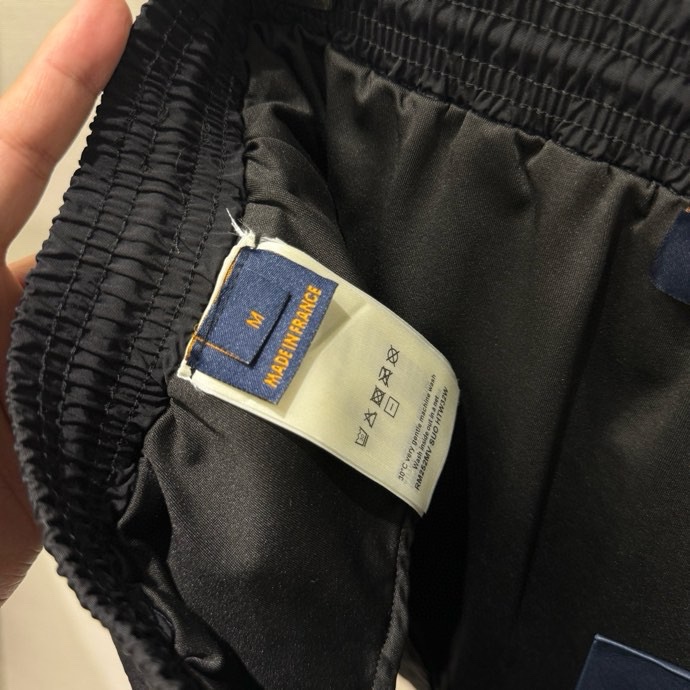 Quần short gió Louis Vuitton LV Đen họa tiết logo màu Like Auth 1-1 on web VTN
