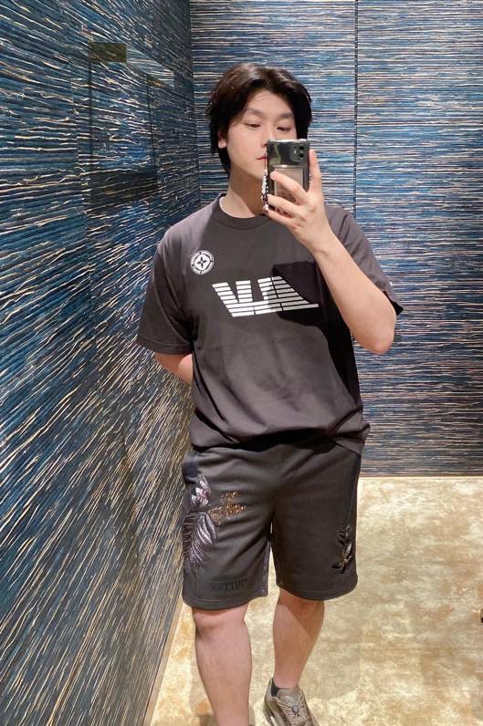 Áo phông T-shirt Louis Vuitton LV Xám họa tiết logo Trắng Like Auth on web VTN