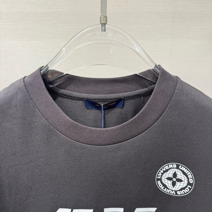Áo phông T-shirt Louis Vuitton LV Xám họa tiết logo Trắng Like Auth on web VTN