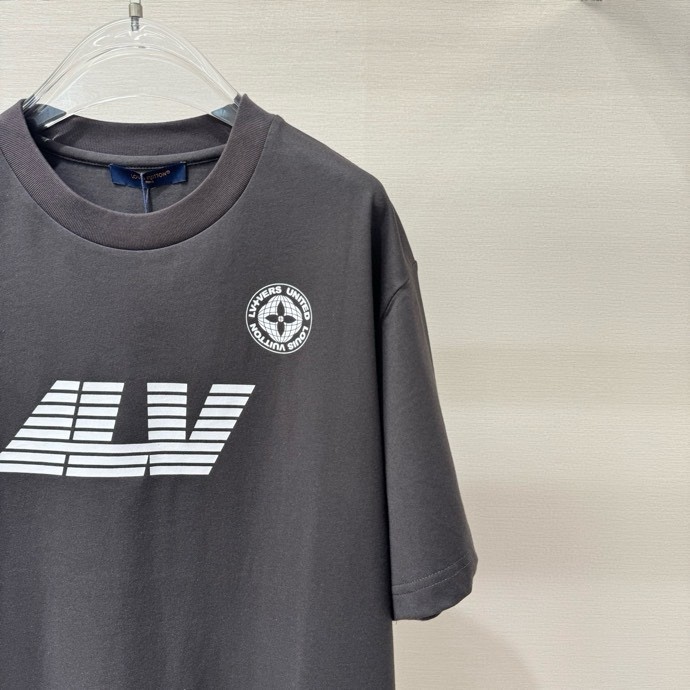 Áo phông T-shirt Louis Vuitton LV Xám họa tiết logo Trắng Like Auth on web VTN