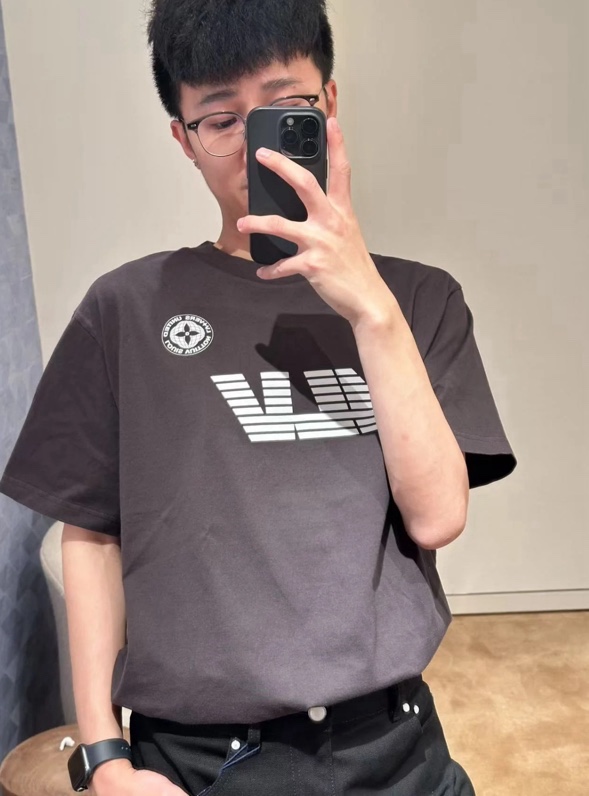 Áo phông T-shirt Louis Vuitton LV Xám họa tiết logo Trắng Like Auth on web VTN