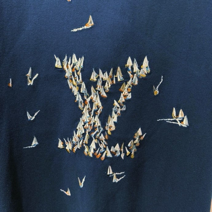 Áo phông T-shirt Louis Vuitton LV Xanh than họa tiết logo thuyền thêu Like Auth on web VTN