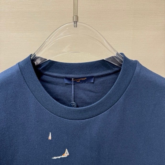 Áo phông T-shirt Louis Vuitton LV Xanh than họa tiết logo thuyền thêu Like Auth on web VTN