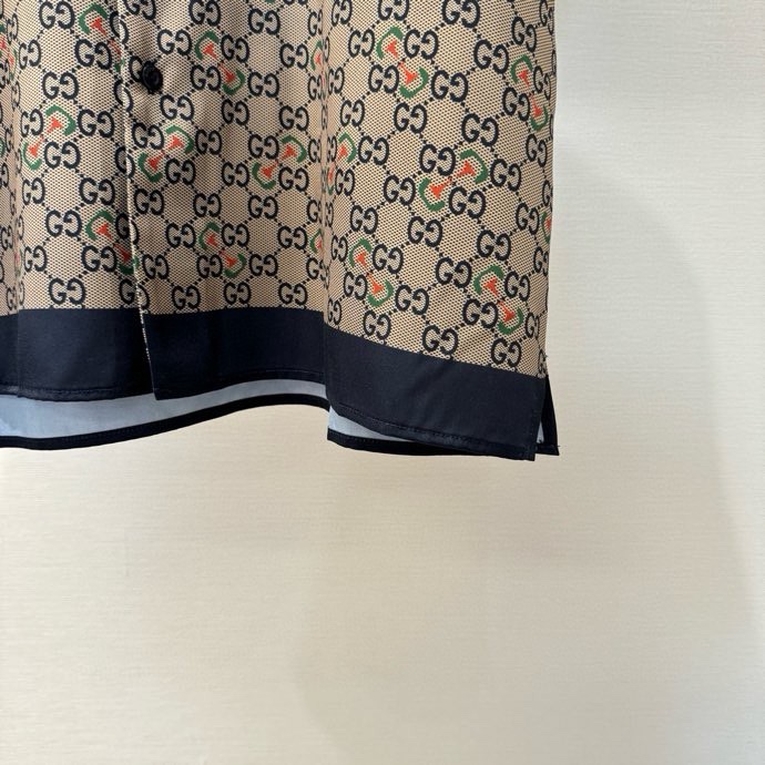 Áo sơ mi lụa cộc tay Gucci GC Nâu họa tiết monogram full Like Auth on web VTN