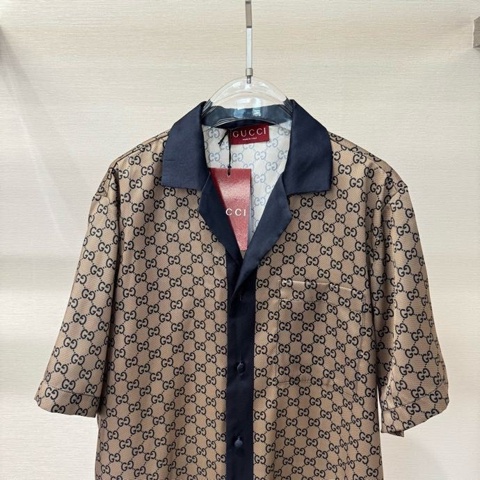 Áo sơ mi lụa cộc tay Gucci GC Nâu họa tiết monogram viền Xanh Like Auth on web VTN