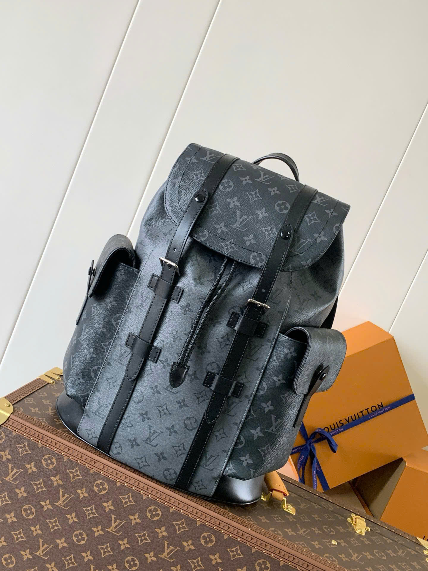 Balo thời trang Louis Vuitton LV Đen Xám họa tiết hoa vân logo phối dây cài size 38x44x12.5cm Like Auth on web fullbox bill thẻ PLD