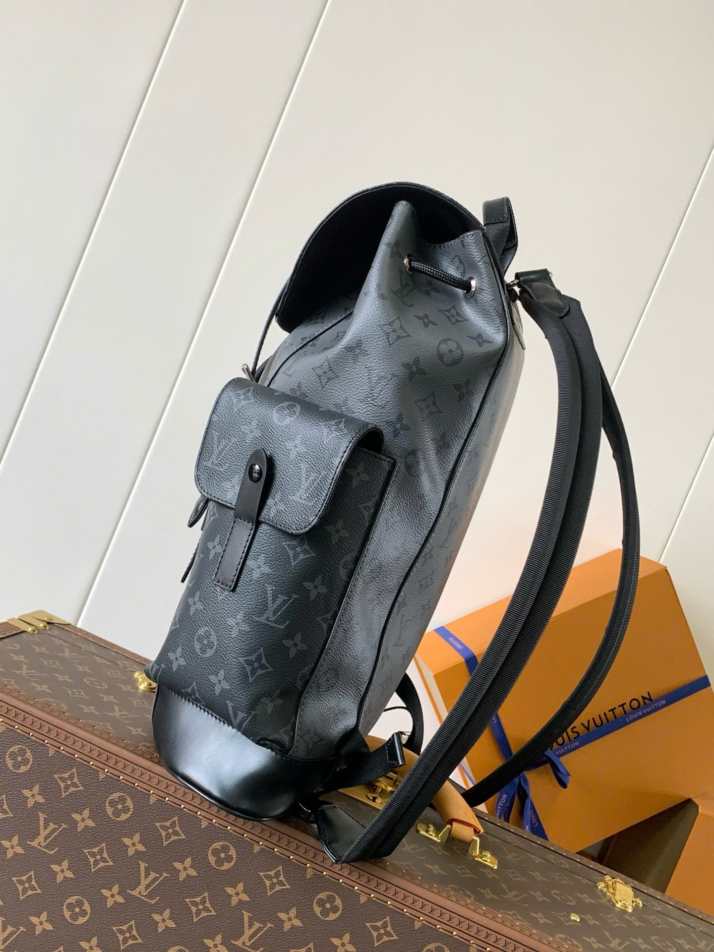 Balo thời trang Louis Vuitton LV Đen Xám họa tiết hoa vân logo phối dây cài size 38x44x12.5cm Like Auth on web fullbox bill thẻ PLD