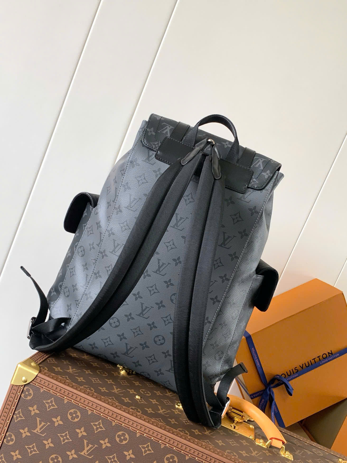 Balo thời trang Louis Vuitton LV Đen Xám họa tiết hoa vân logo phối dây cài size 38x44x12.5cm Like Auth on web fullbox bill thẻ PLD