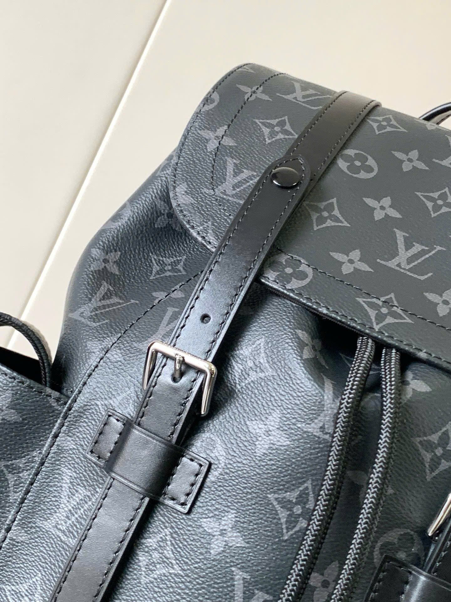 Balo thời trang Louis Vuitton LV Đen họa tiết hoa vân logo phối dây cài size 38x44x12.5cm Like Auth on web fullbox bill thẻ PLD