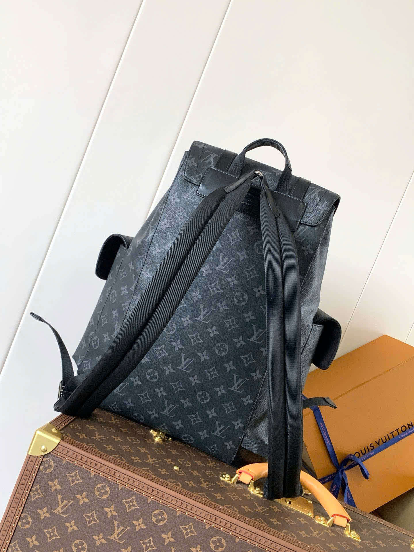 Balo thời trang Louis Vuitton LV Đen họa tiết hoa vân logo phối dây cài size 38x44x12.5cm Like Auth on web fullbox bill thẻ PLD