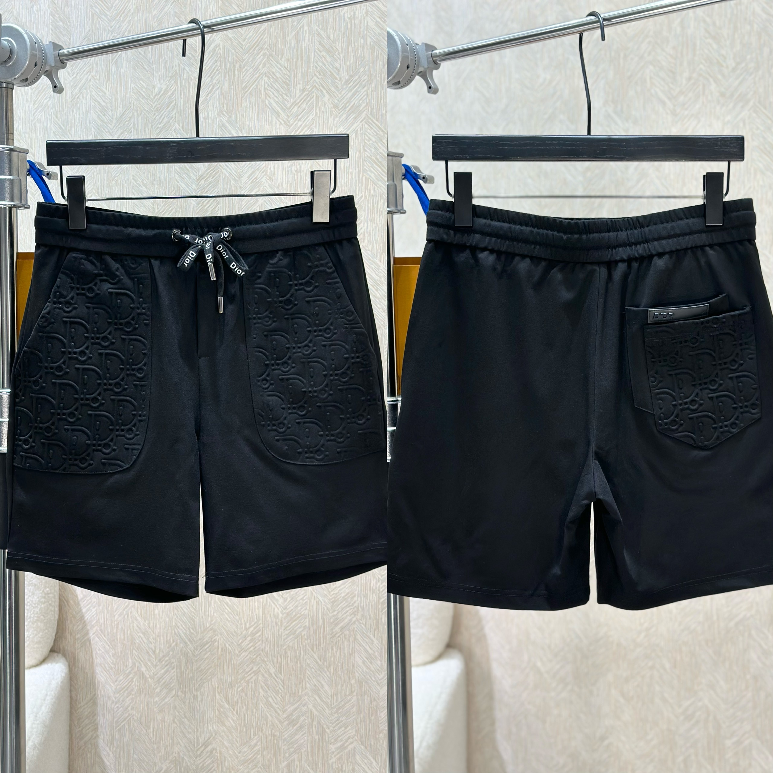 Quần short nỉ Dior CD Đen họa tiết logo chữ dập nổi túi Like Auth 1-1 on web VTN