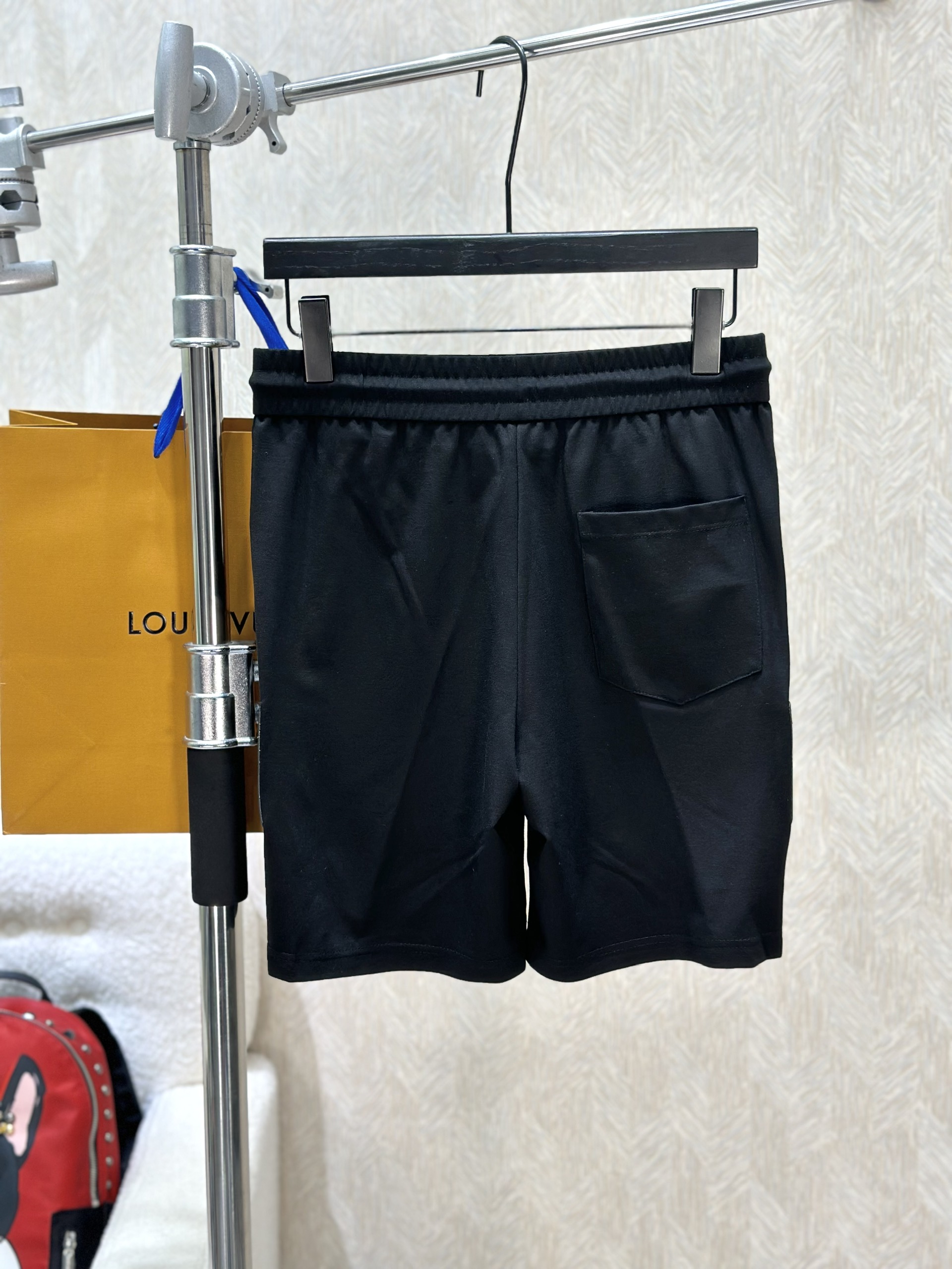 Quần short nỉ Chrome Heart CH Đen tag da đính logo sườn Like Auth 1-1 on web VTN