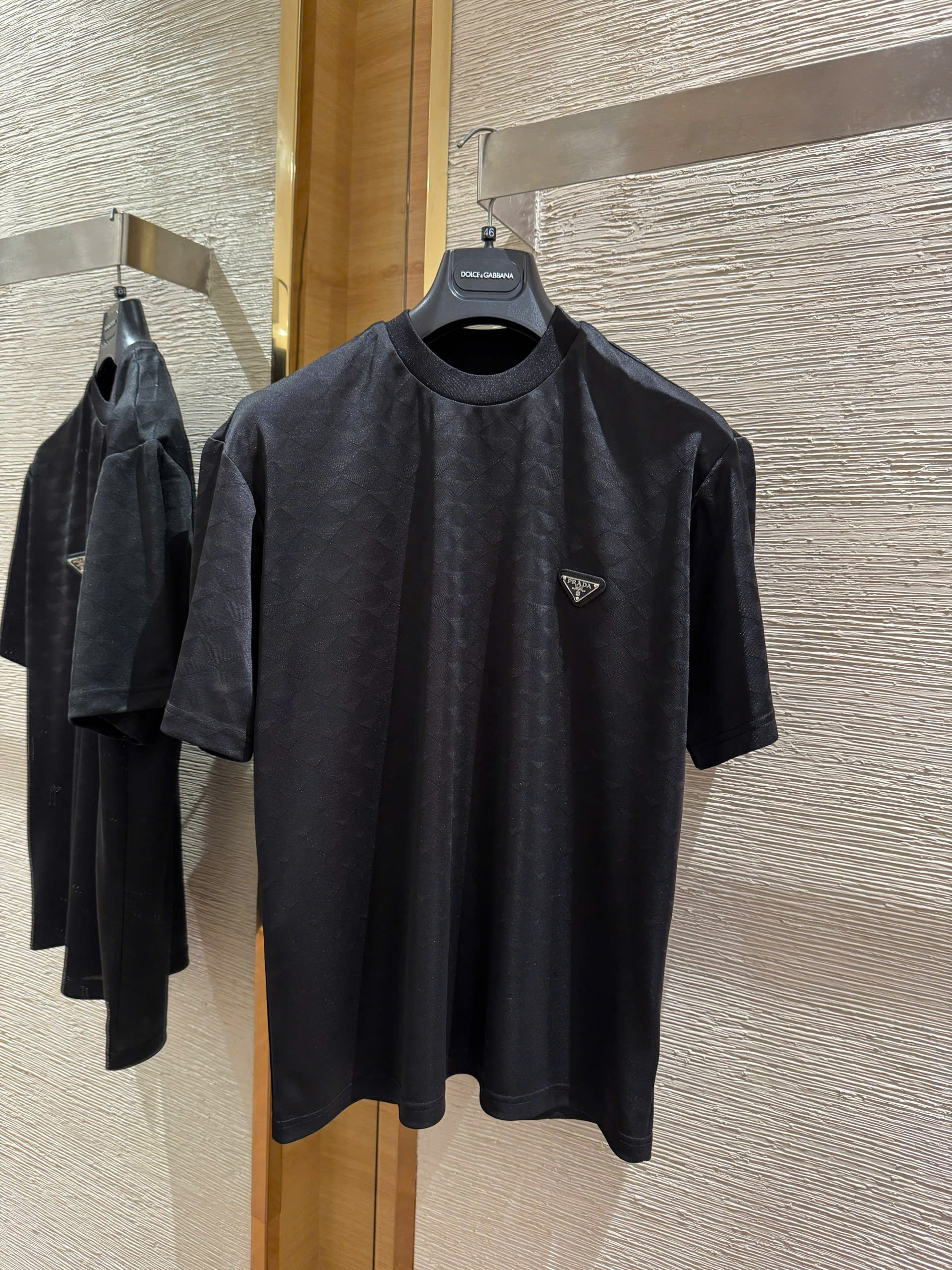 Áo phông T-shirt Parada P họa tiết logo tam giác thêu ngực Like Auth on web VTN