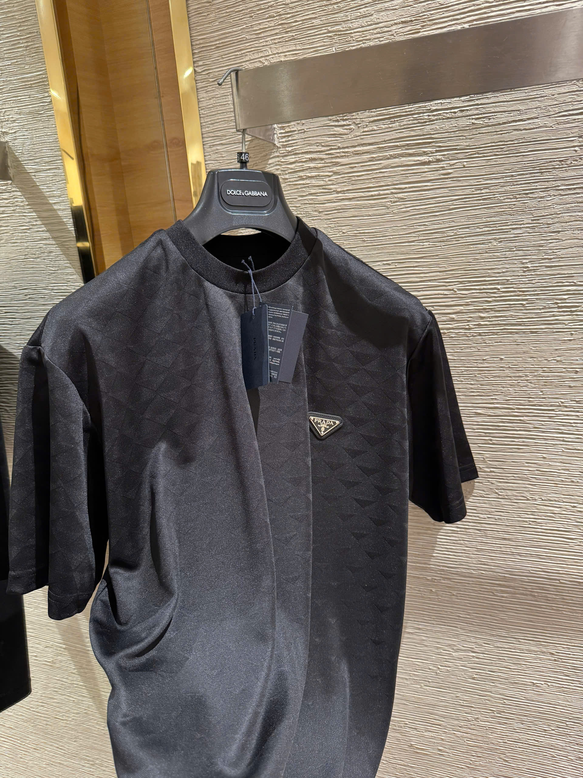 Áo phông T-shirt Parada P họa tiết logo tam giác thêu ngực Like Auth on web VTN