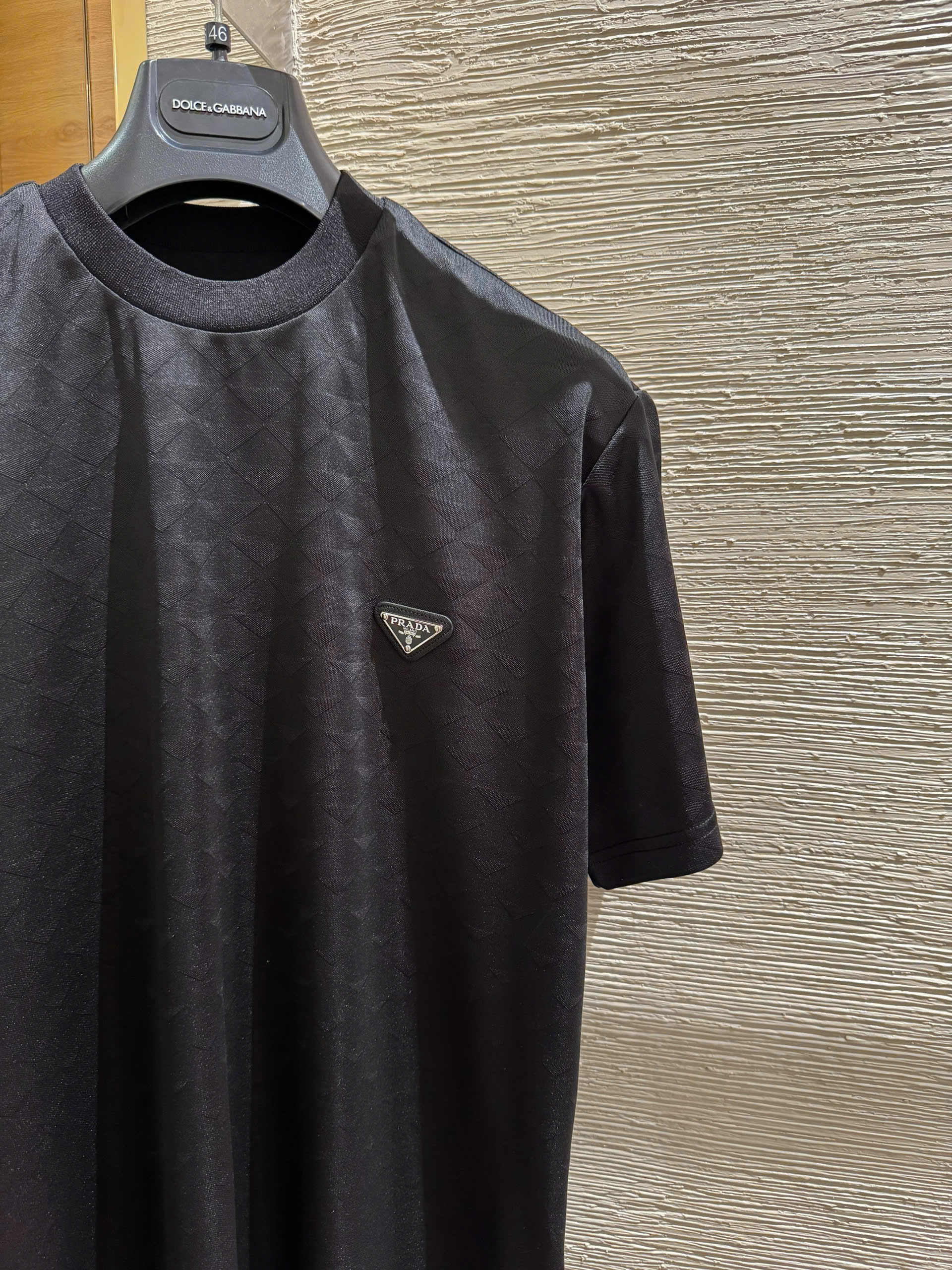 Áo phông T-shirt Parada P họa tiết logo tam giác thêu ngực Like Auth on web VTN