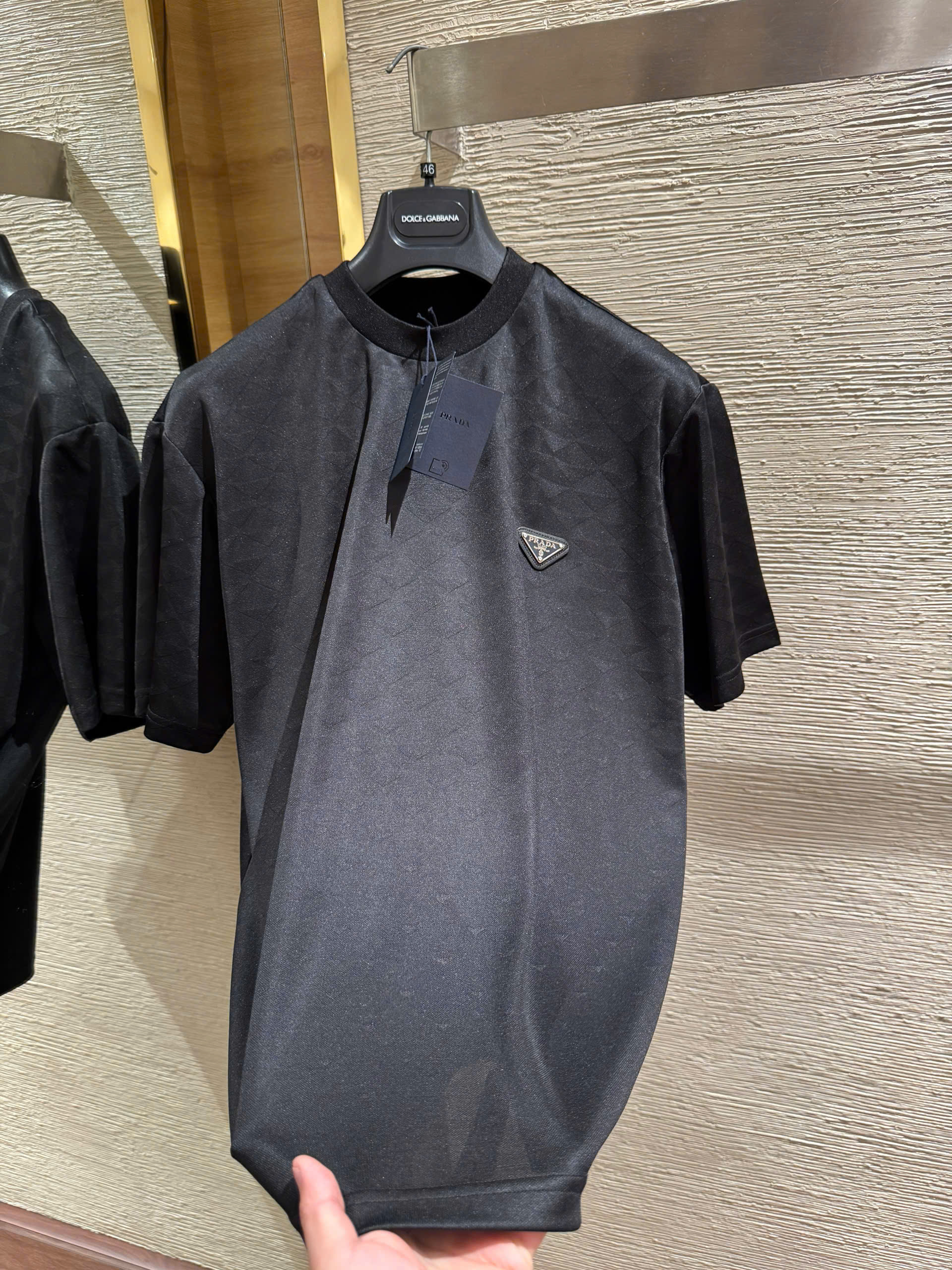 Áo phông T-shirt Parada P họa tiết logo tam giác thêu ngực Like Auth on web VTN