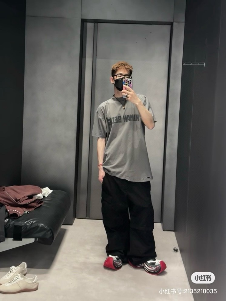 Áo phông T-shirt Balenciaga BB Xám rách logo chữ loang ngực Like Auth on web VTN