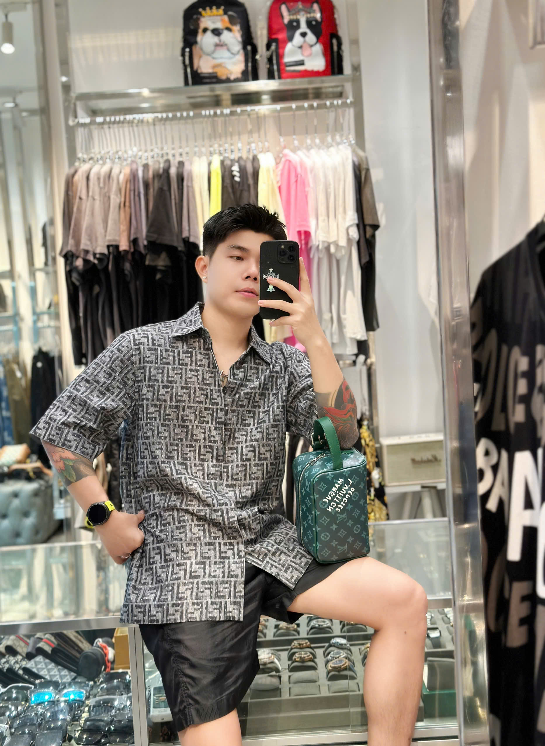 Áo sơ mi lụa cộc tay Fendi FF Xám họa tiết logo FF full Like Auth on web VTN