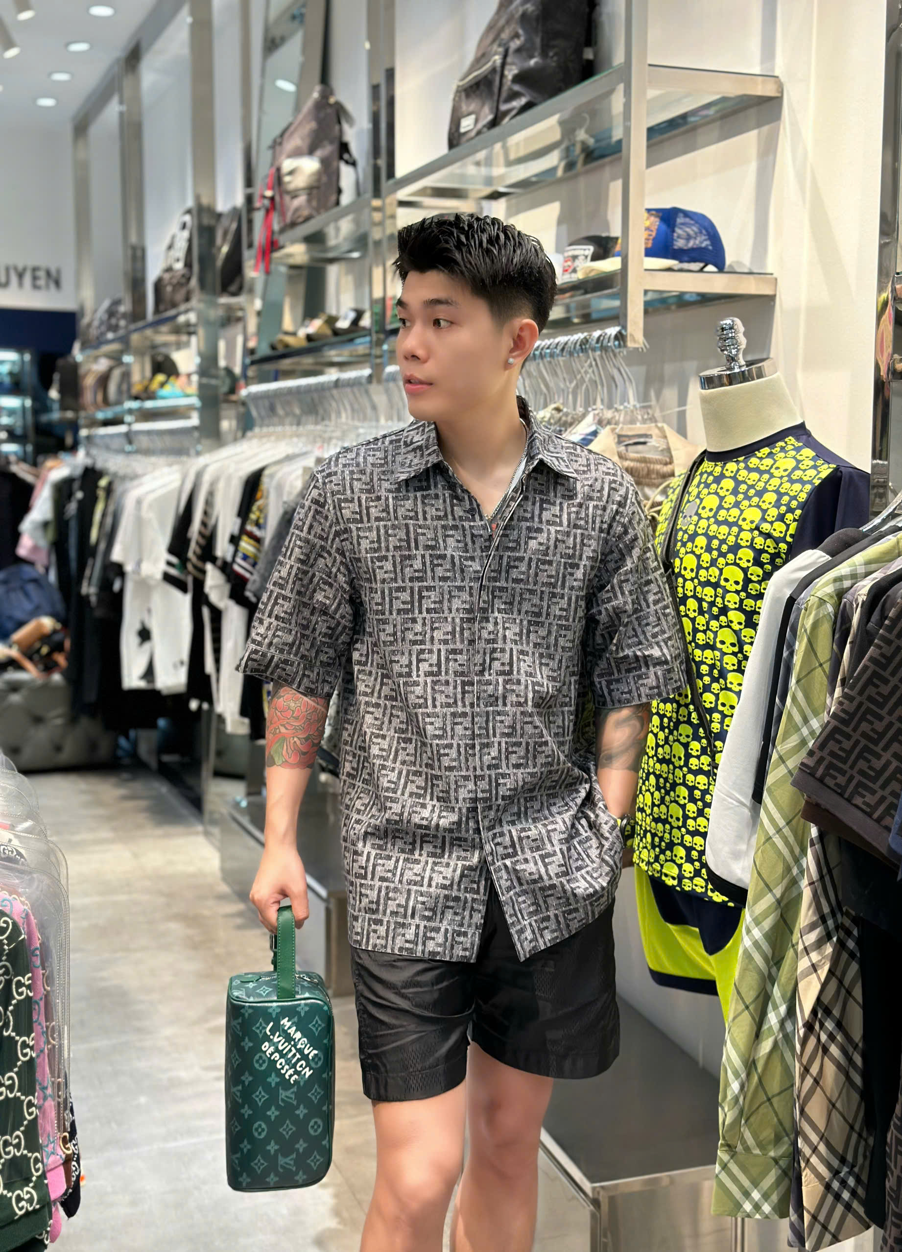 Áo sơ mi lụa cộc tay Fendi FF Xám họa tiết logo FF full Like Auth on web VTN