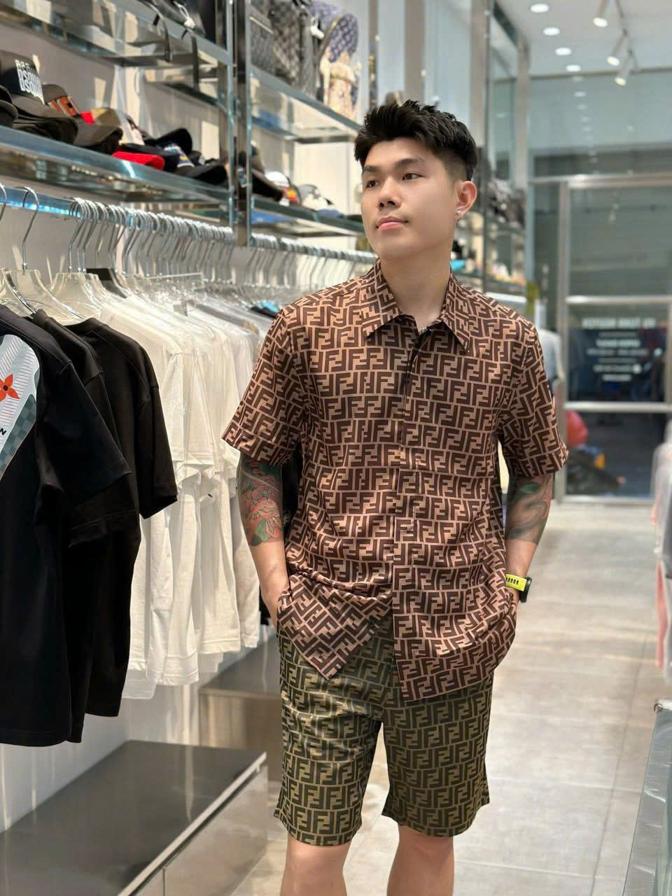 Áo sơ mi cộc tay lụa cộc tay Fendi FF Nâu họa tiết logo FF full Like Auth on web VTN