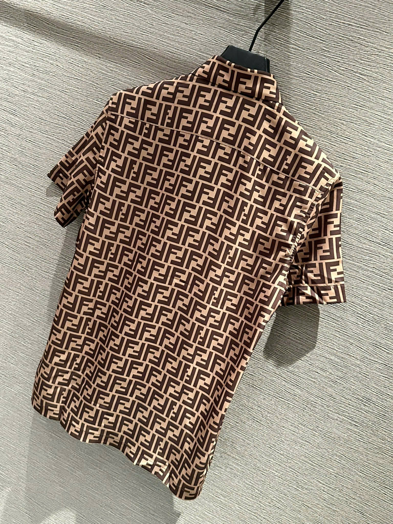Áo sơ mi cộc tay lụa cộc tay Fendi FF Nâu họa tiết logo FF full Like Auth on web VTN