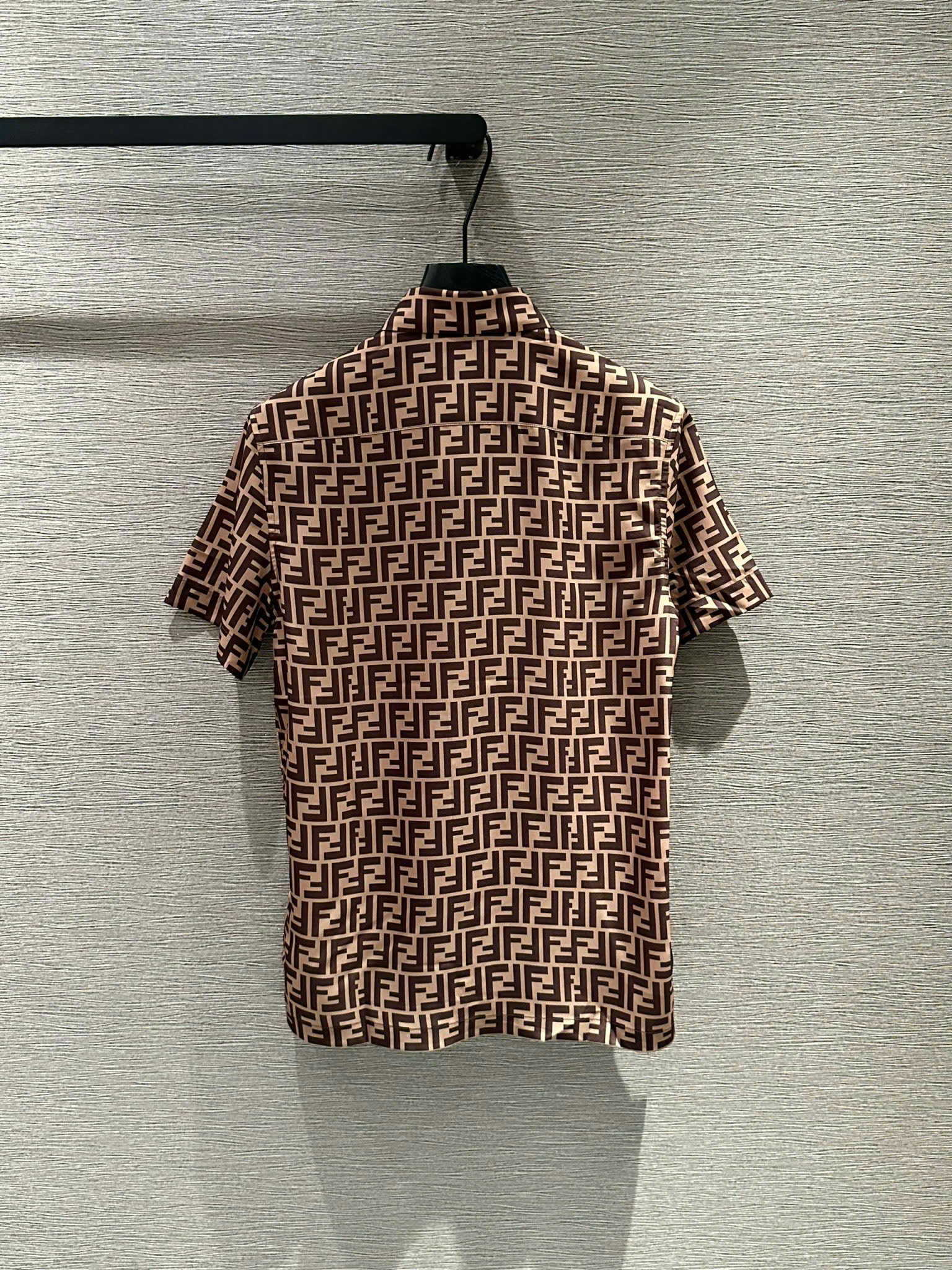 Áo sơ mi cộc tay lụa cộc tay Fendi FF Nâu họa tiết logo FF full Like Auth on web VTN