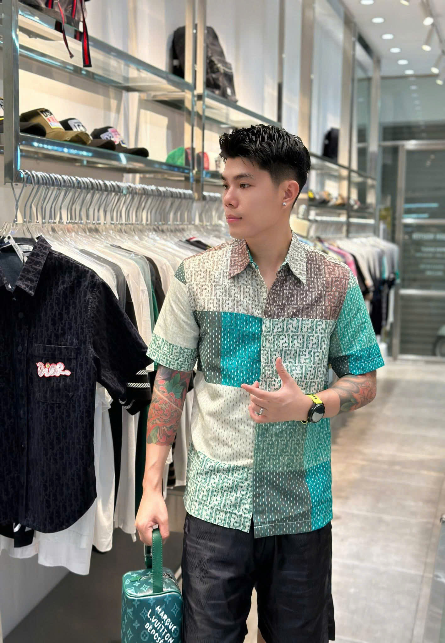 Áo sơ mi lụa cộc tay Fendi FF phối màu họa tiết logo FF full Like Auth on web VTN
