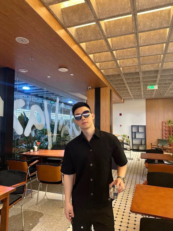Áo sơ mi cộc tay Prada P Đen trơn log tam giác thêu cạp Like Auth on web VTN