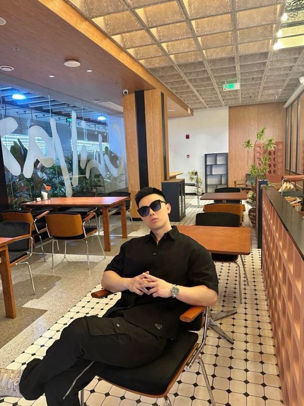 Áo sơ mi cộc tay Prada P Đen trơn log tam giác thêu cạp Like Auth on web VTN
