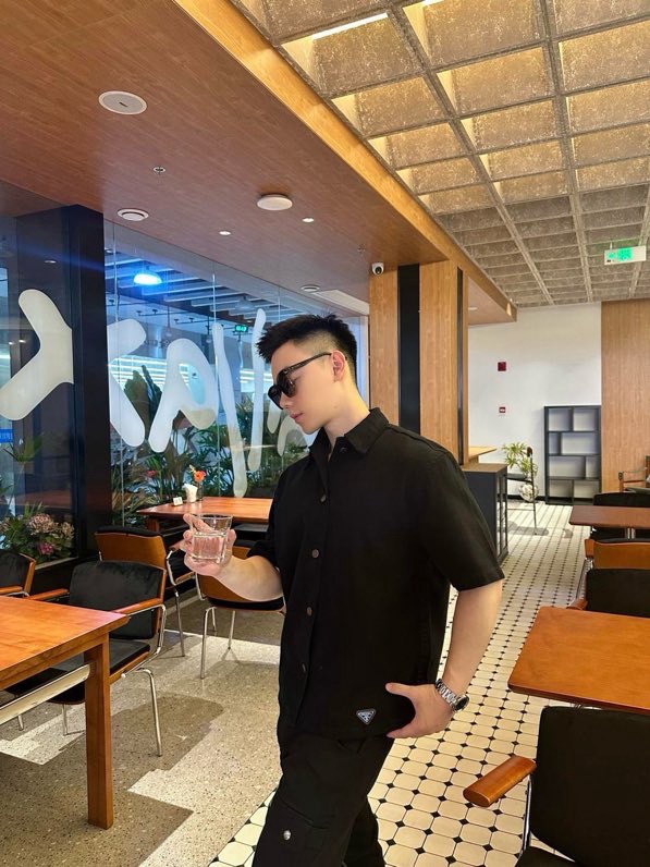 Áo sơ mi cộc tay Prada P Đen trơn log tam giác thêu cạp Like Auth on web VTN