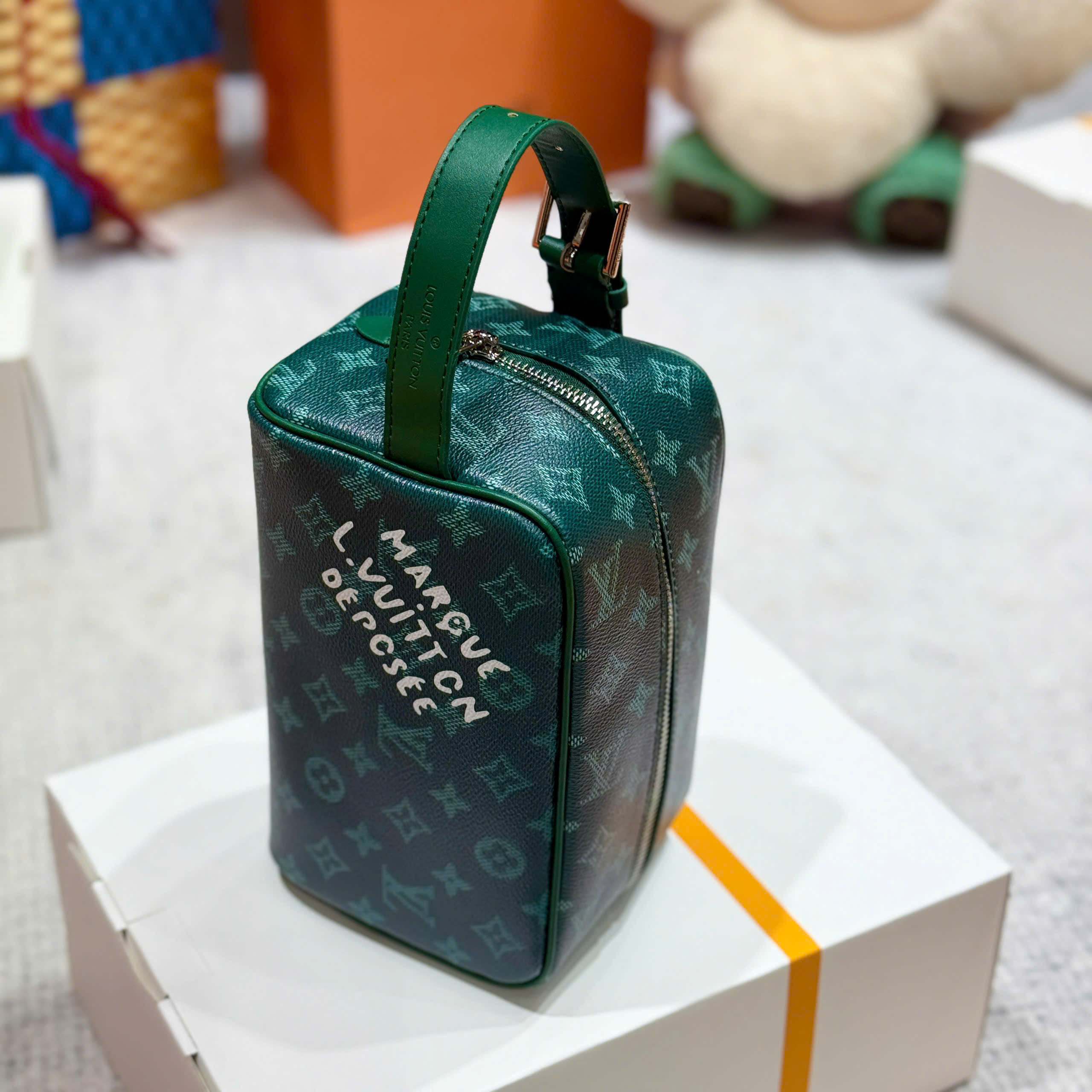 Túi Clutch cầm tay Louis Vuitton LV họa tiết hoa vân các màu size 23x13x12cm Like Auth Fullbox phụ kiện PLD