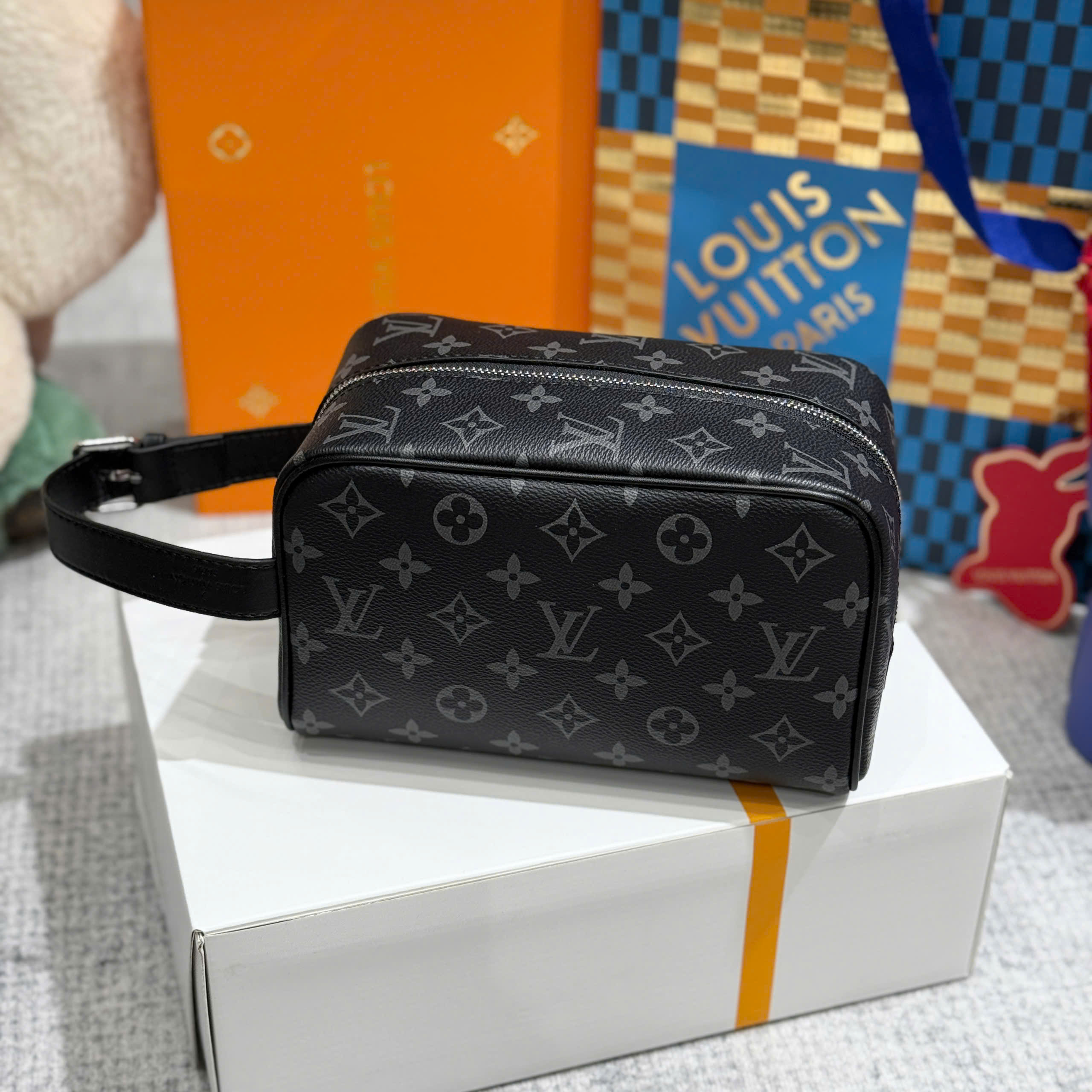 Túi Clutch cầm tay Louis Vuitton LV họa tiết hoa vân các màu size 23x13x12cm Like Auth Fullbox phụ kiện PLD