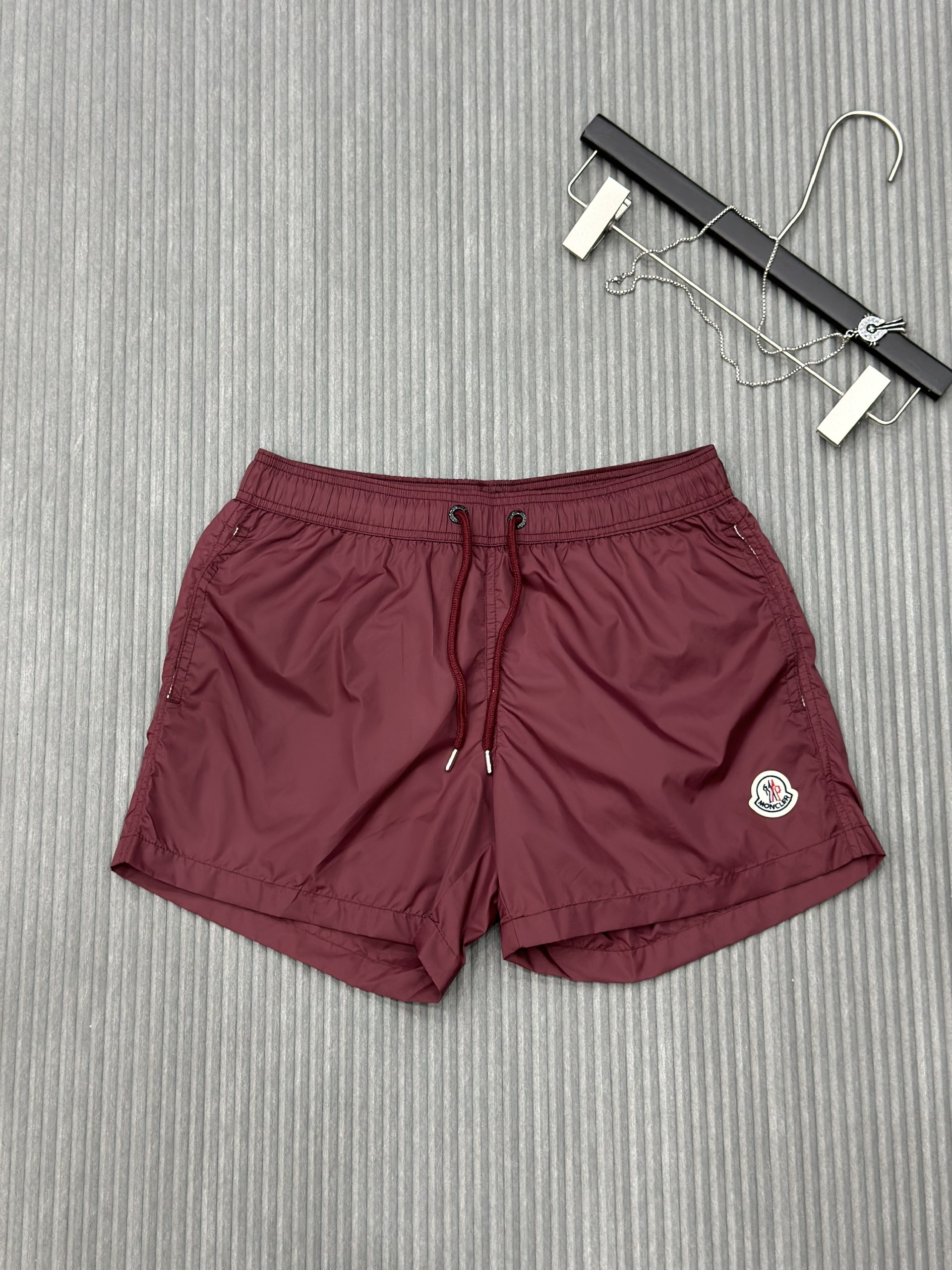 Quần short gió Moncler M Đỏ mận logo thêu đùi Like Auth 1-1 on web VTN