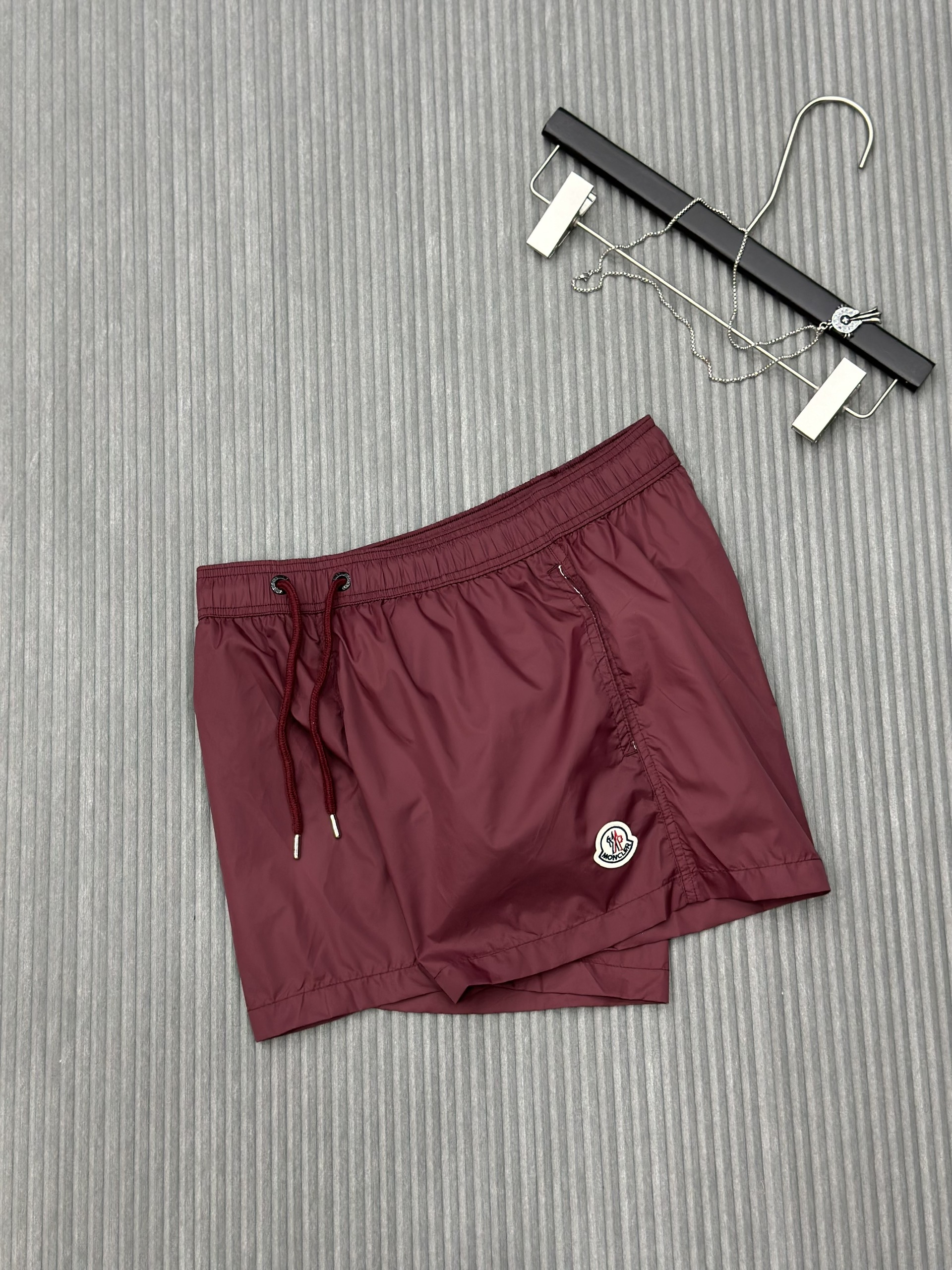 Quần short gió Moncler M Đỏ mận logo thêu đùi Like Auth 1-1 on web VTN