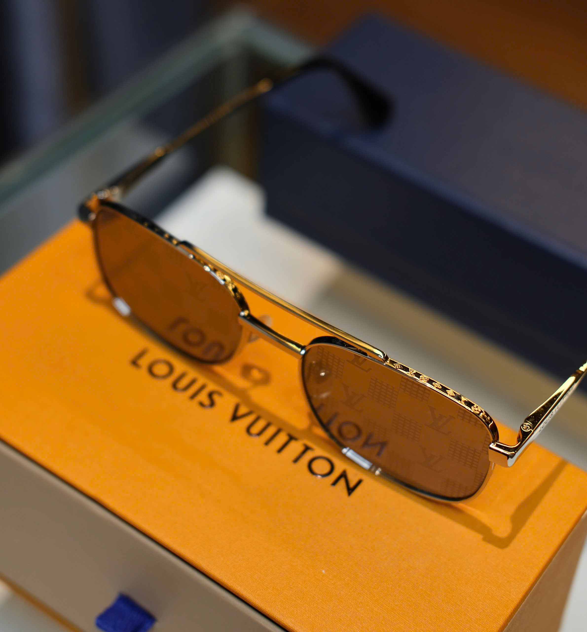 Kính mắt thời trang Louis Vuitton LV Đen họa tiết logo caro mắt Like Auth on web fullbox DDT