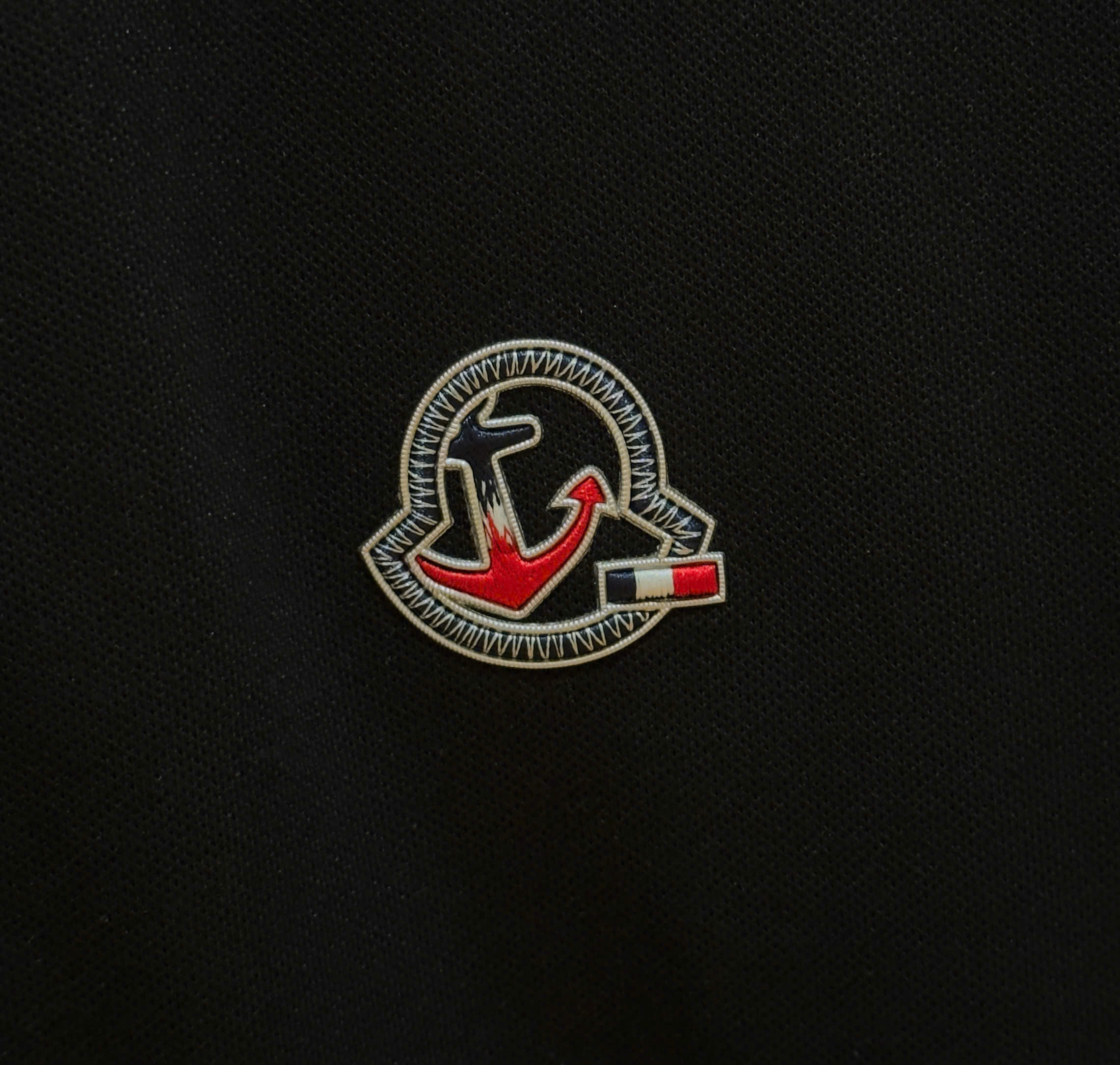 Áo polo cổ khóa Moncler M Đen logo thêu ngực Like Auth 1-1 on web DDT