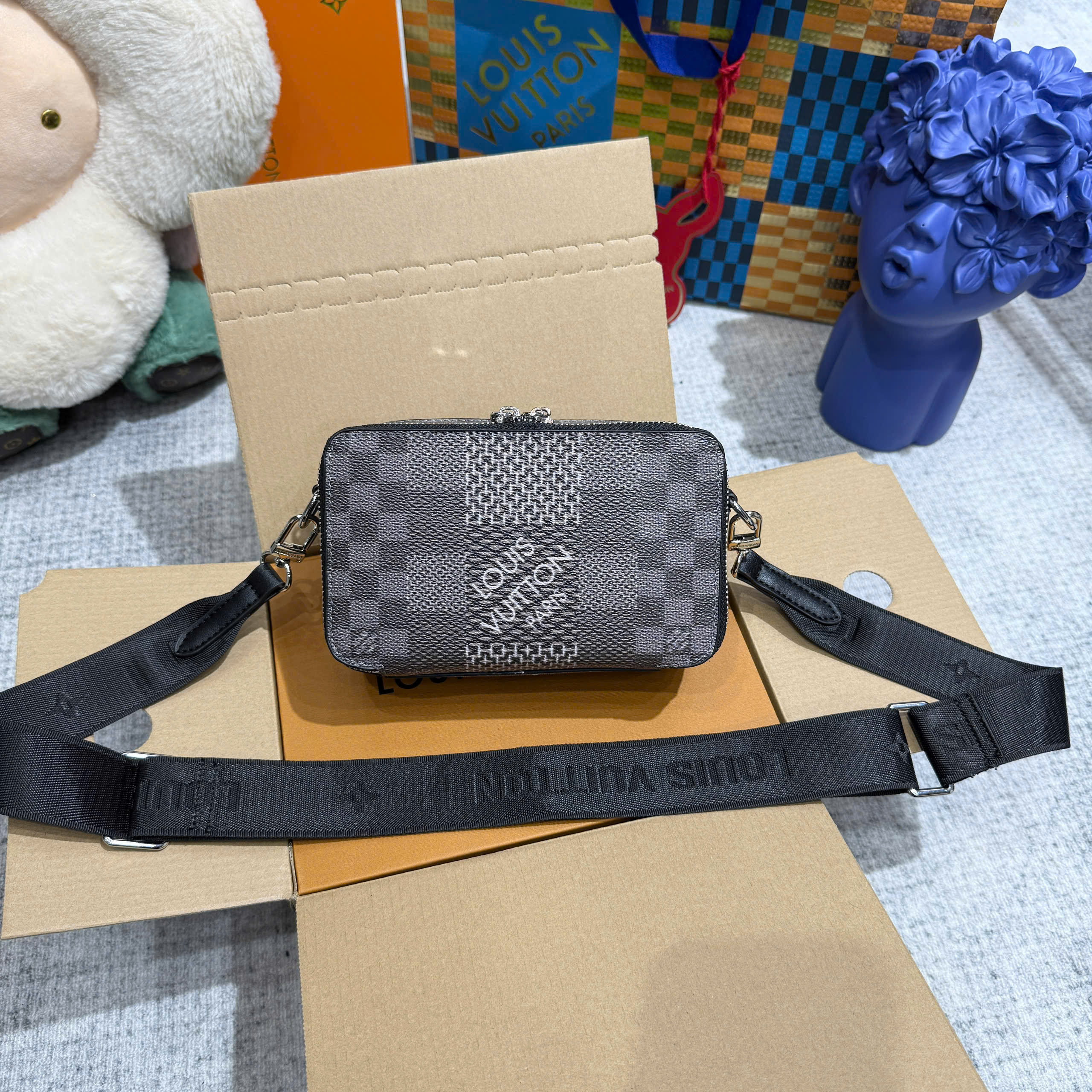 Túi hộp đeo chéo Louis Vuitton LV Đen họa tiết caro size 18.5x11x6.5cm Like Auth on web fullbox bill thẻ PLD