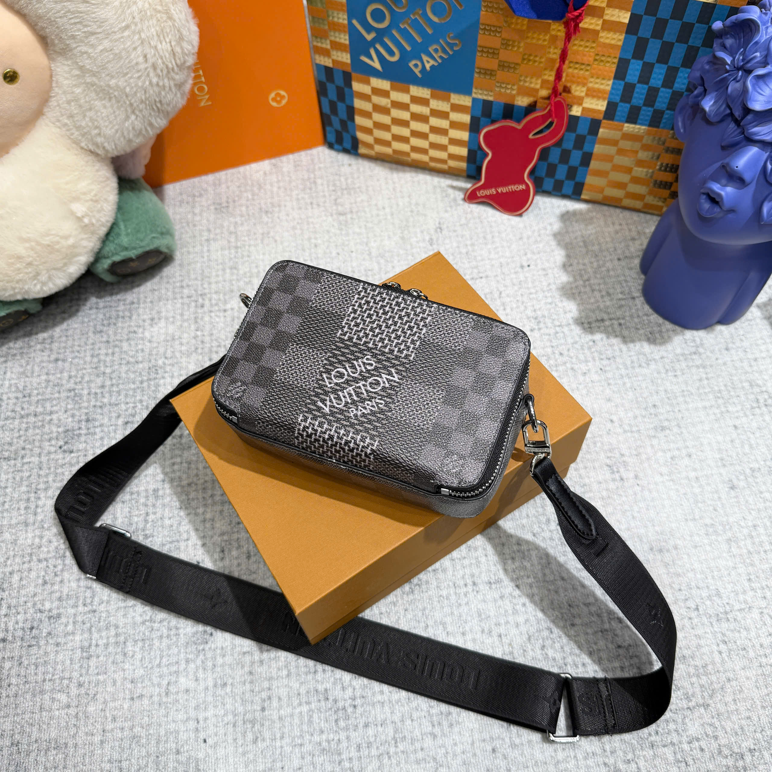 Túi hộp đeo chéo Louis Vuitton LV Đen họa tiết caro size 18.5x11x6.5cm Like Auth on web fullbox bill thẻ PLD