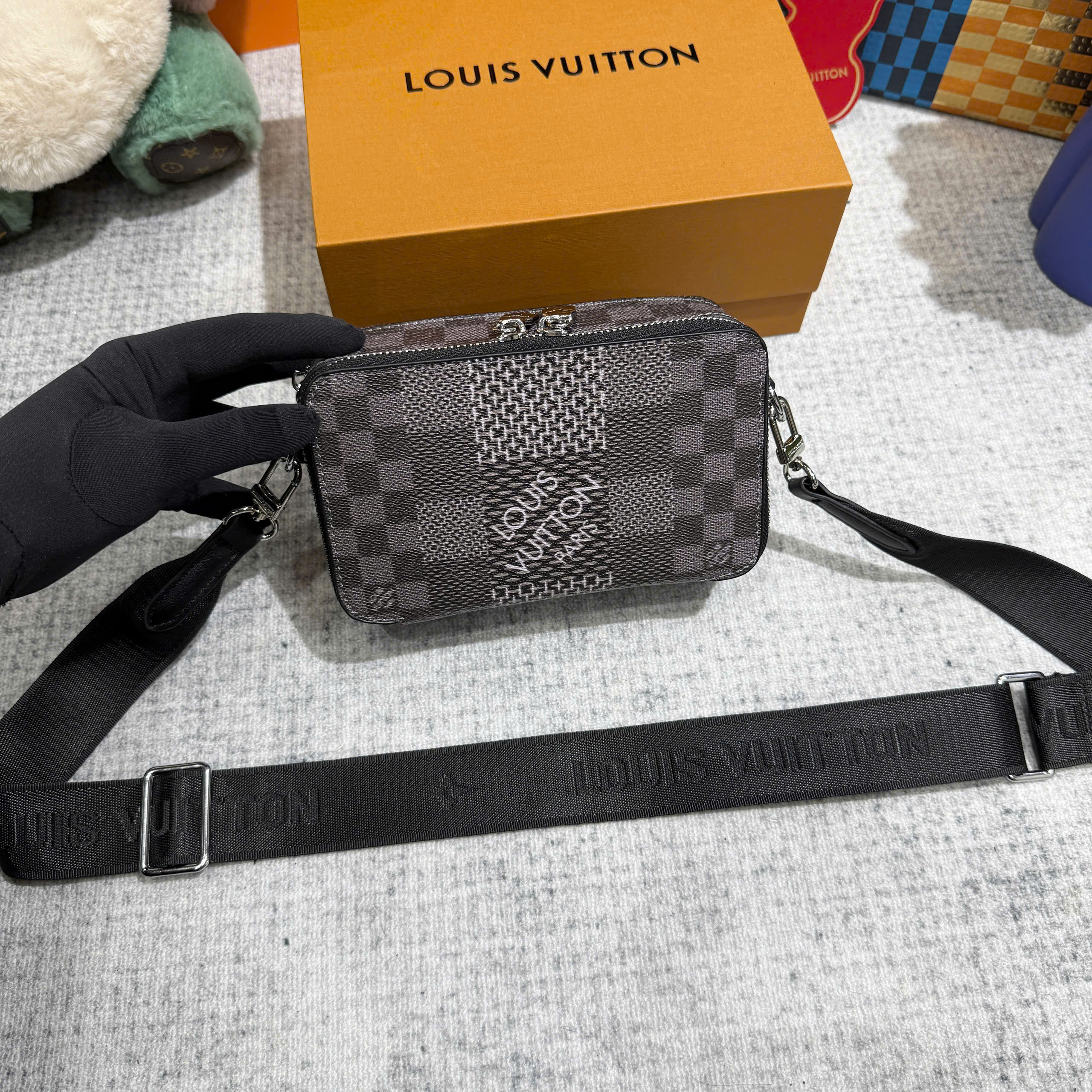 Túi hộp đeo chéo Louis Vuitton LV Đen họa tiết caro size 18.5x11x6.5cm Like Auth on web fullbox bill thẻ PLD